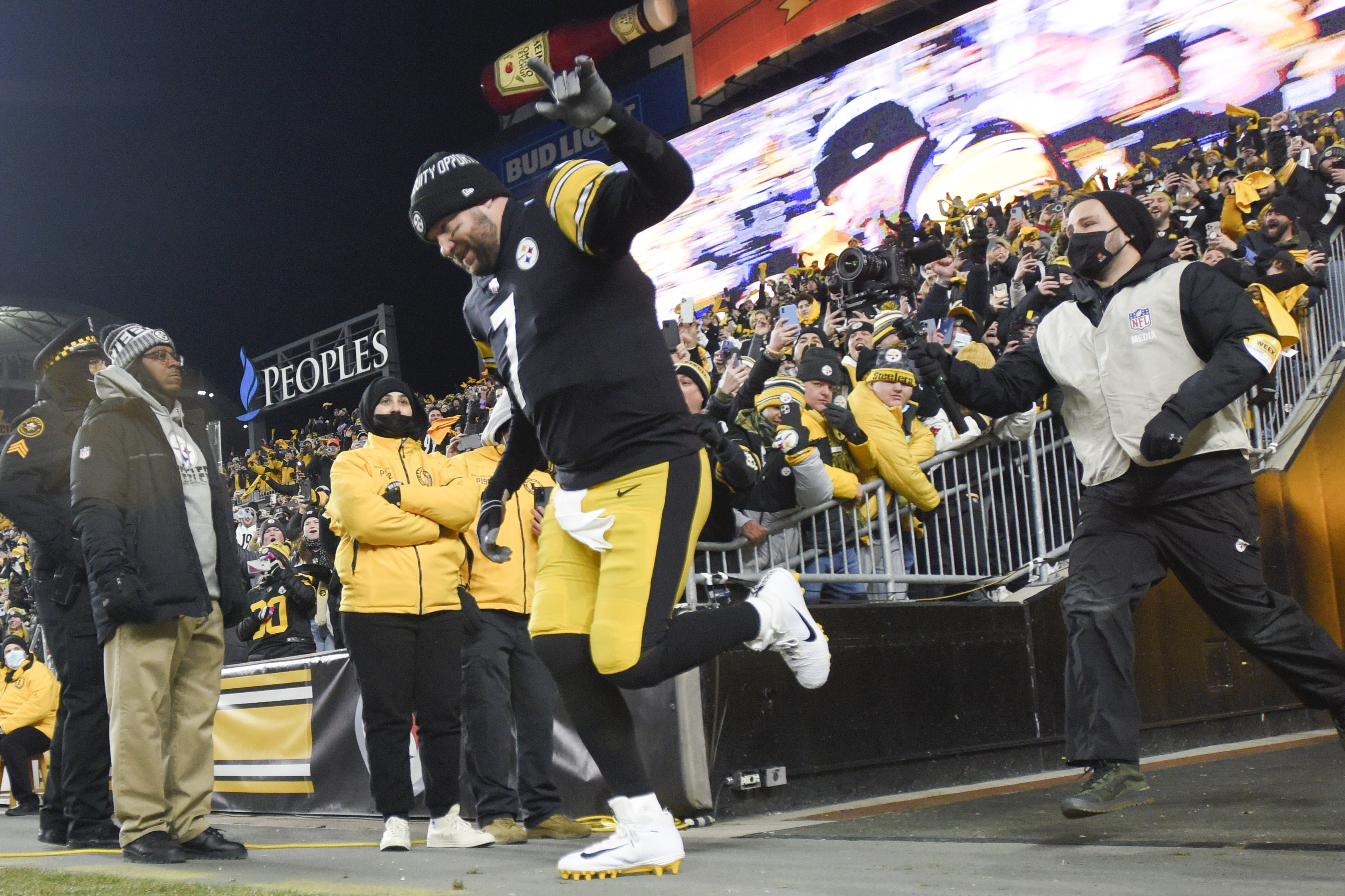 Ben Roethlisberger showed a different emotion after the Browns game -  Behind the Steel Curtain