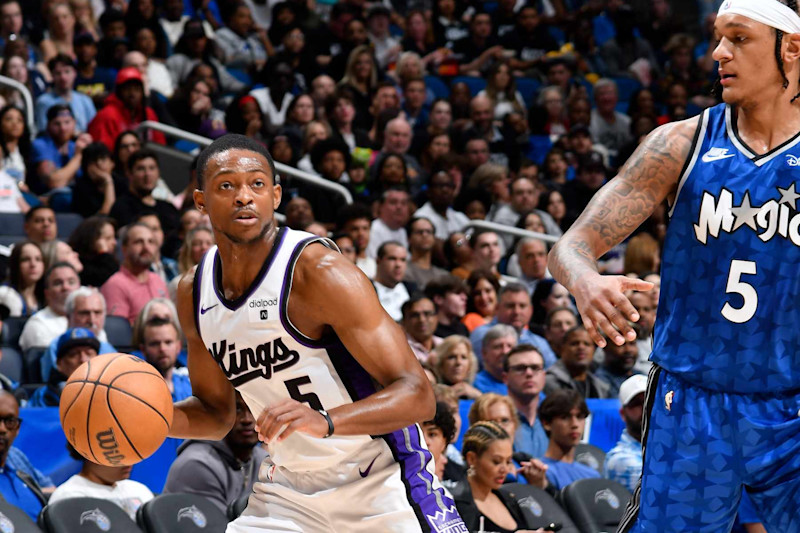 ORLANDO, FL - MARCH 23: De'Aaron Fox #5 of the Sacramento Kings handles the ball against Paolo Banchero #5 of the Orlando Magic during the game on March 23, 2024 at the Kia Center in Orlando, Florida. NOTE TO USER: User expressly acknowledges and agrees that, by downloading and or using this photograph, User is consenting to the terms and conditions of the Getty Images License Agreement. Mandatory Copyright Notice: Copyright 2024 NBAE (Photo by Fernando Medina/NBAE via Getty Images)