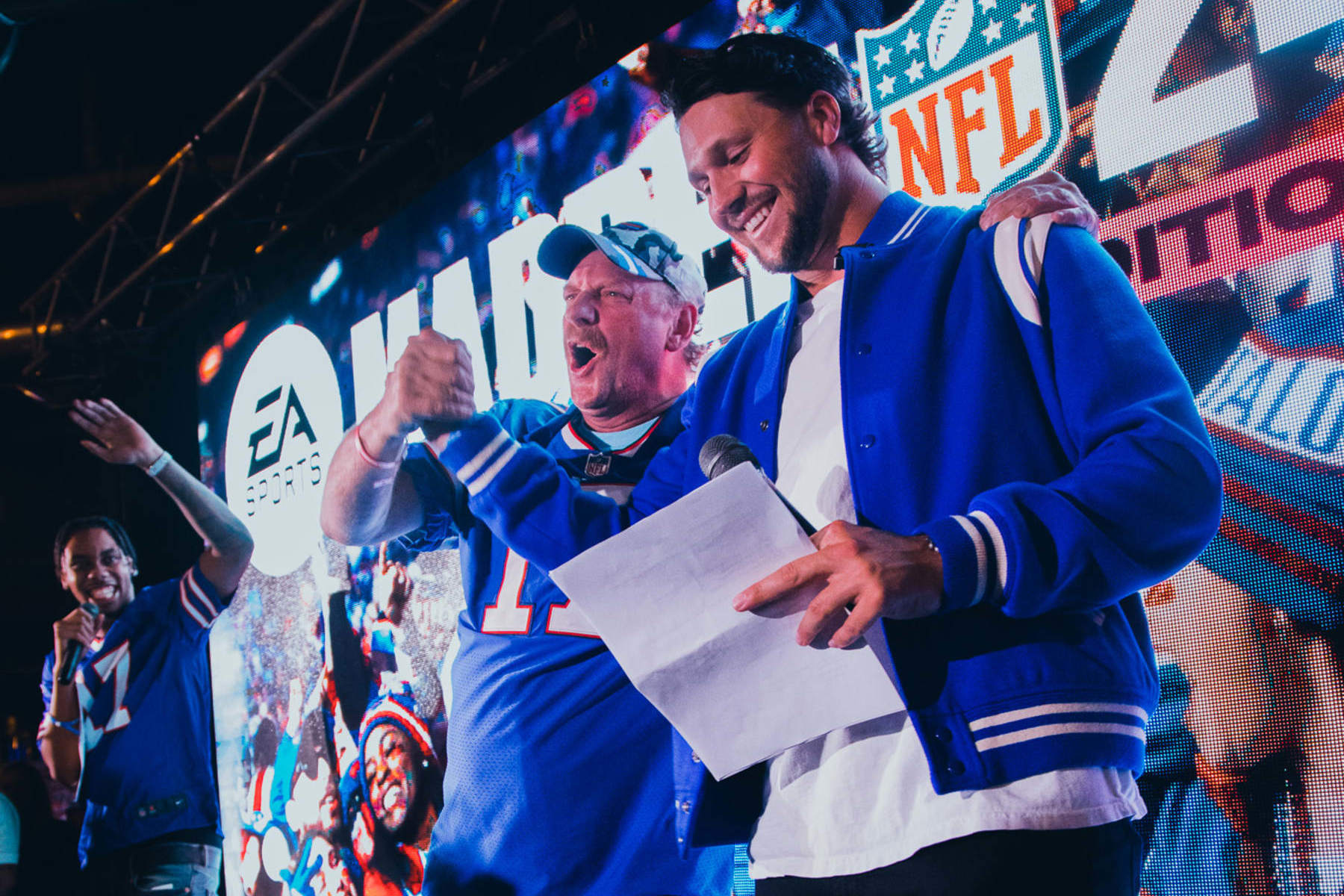 Allen celebrates Madden cover reveal with Bills fans