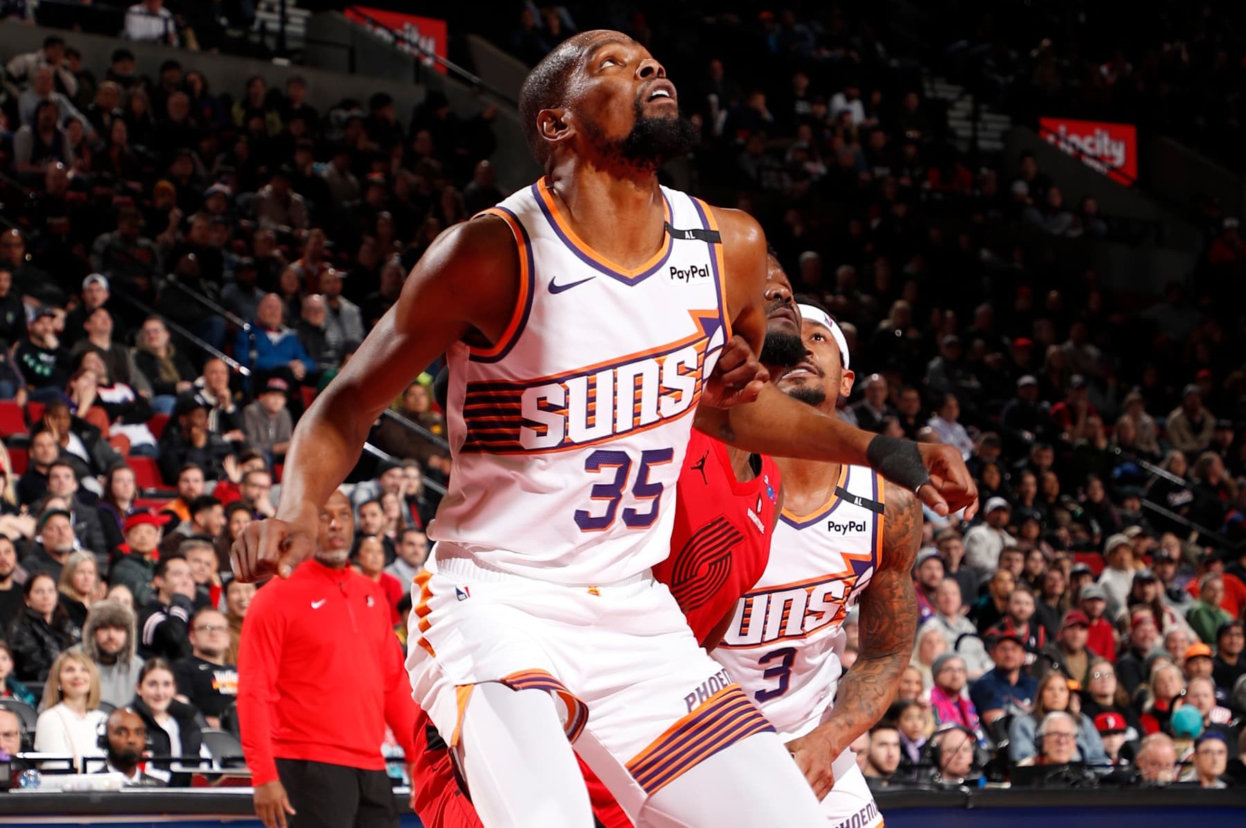 PORTLAND, OR - FEBRUARY 3: Kevin Durant #35 of the Phoenix Suns plays defense during the game against the Portland Trail Blazers on February 3, 2025 at the Moda Center Arena in Portland, Oregon. NOTE TO USER: User expressly acknowledges and agrees that, by downloading and or using this photograph, user is consenting to the terms and conditions of the Getty Images License Agreement. Mandatory Copyright Notice: Copyright 2025 NBAE (Photo by Cameron Browne/NBAE via Getty Images)