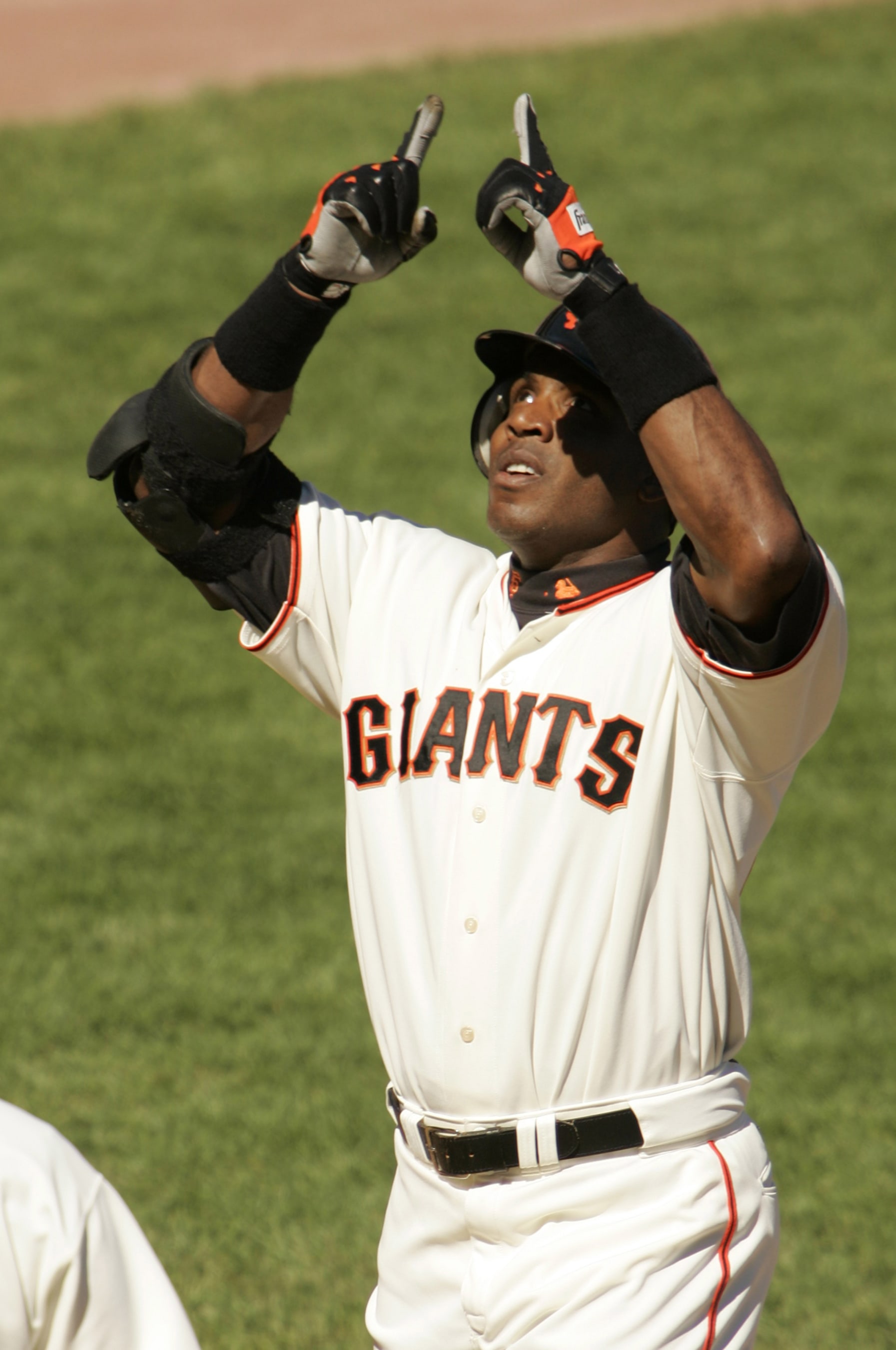 San Francisco Giants Barry Bonds points to the sky after hitting his 703rd home run in the 3rd inning off Los Angeles Dodger  Jeff Weaver Sunday, September 26, 2004 at SBC Park in San Francisco, California.     The Dodgers beat the Giants 7-4  . (Photo by Jon Soohoo/Getty Images)
