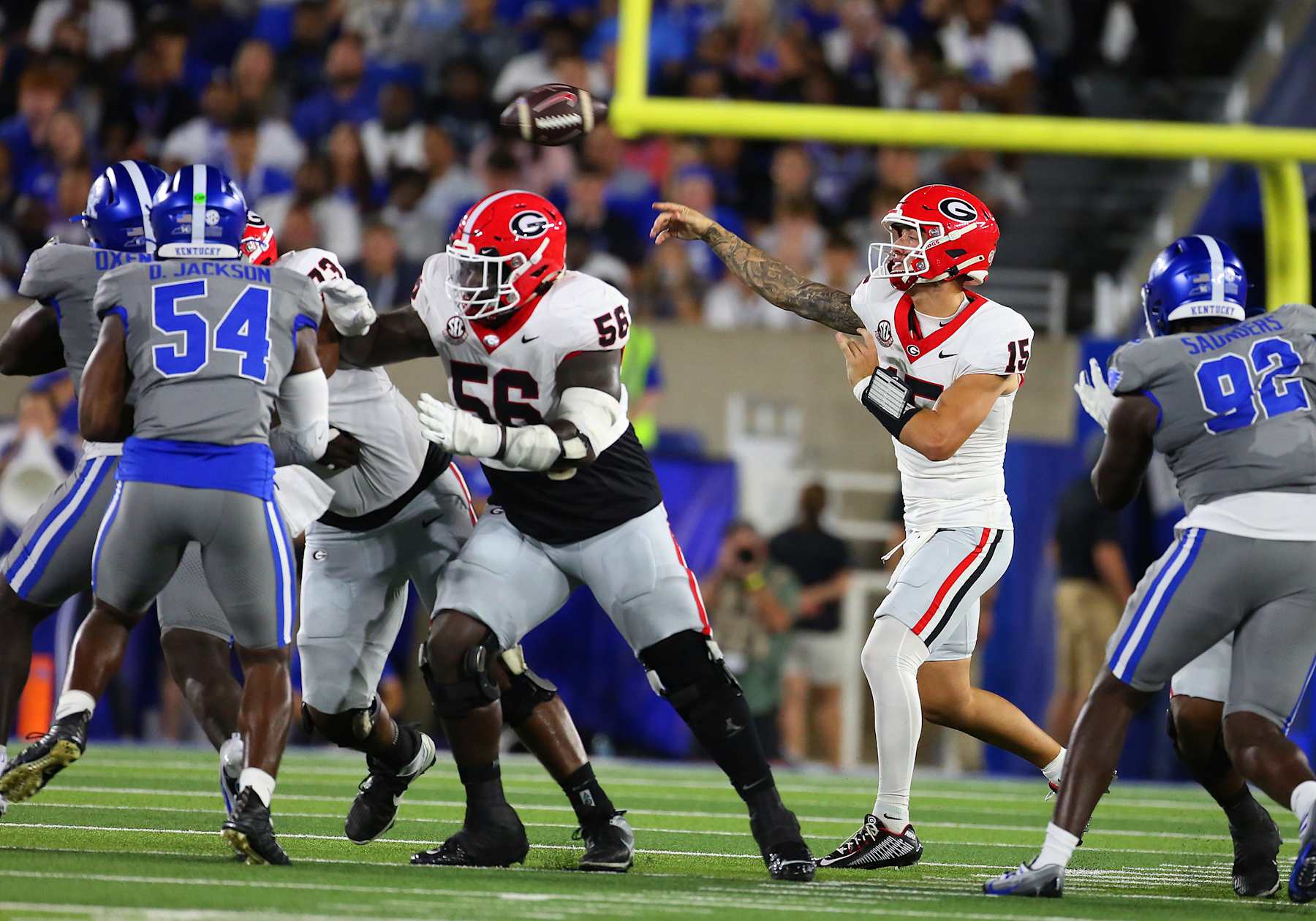LEXINGTON, KY - SEPTEMBER 14: Georgia Bulldogs quarterback Carson Beck (15) passes in a game between the Kentucky Wildcats and the Georgia Bulldogs on September 14, 2024, at Kroger Field in Lexington, KY. (Photo by Jeff Moreland/Icon Sportswire via Getty Images)