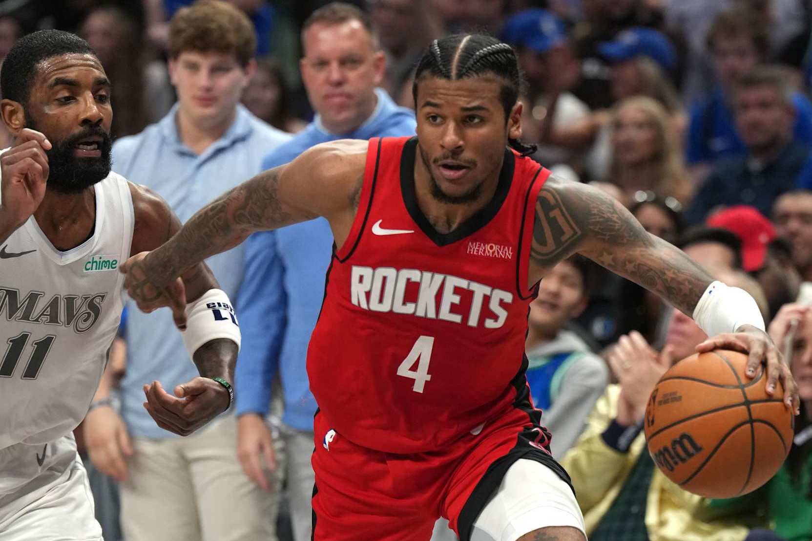 DALLAS, TX - FEBRUARY 8: Jalen Green #4 of the Houston Rockets handles the ball during the game against the Dallas Mavericks on February 8, 2025 at American Airlines Center in Dallas, Texas. NOTE TO USER: User expressly acknowledges and agrees that, by downloading and or using this photograph, User is consenting to the terms and conditions of the Getty Images License Agreement. Mandatory Copyright Notice: Copyright 2025 NBAE (Photo by Glenn James/NBAE via Getty Images)