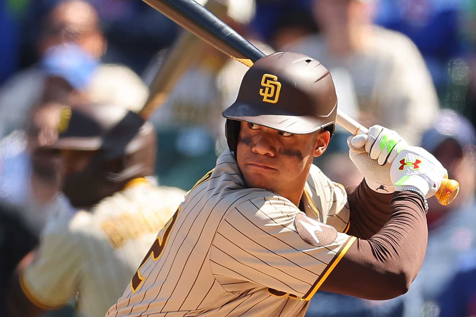 CHICAGO, ILLINOIS - APRIL 27: Juan Soto #22 of the San Diego Padres at bat against the Chicago Cubs at Wrigley Field on April 27, 2023 in Chicago, Illinois. (Photo by Michael Reaves/Getty Images)