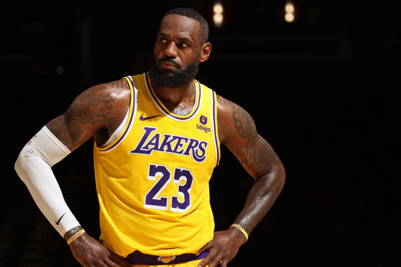 What lebron outlet