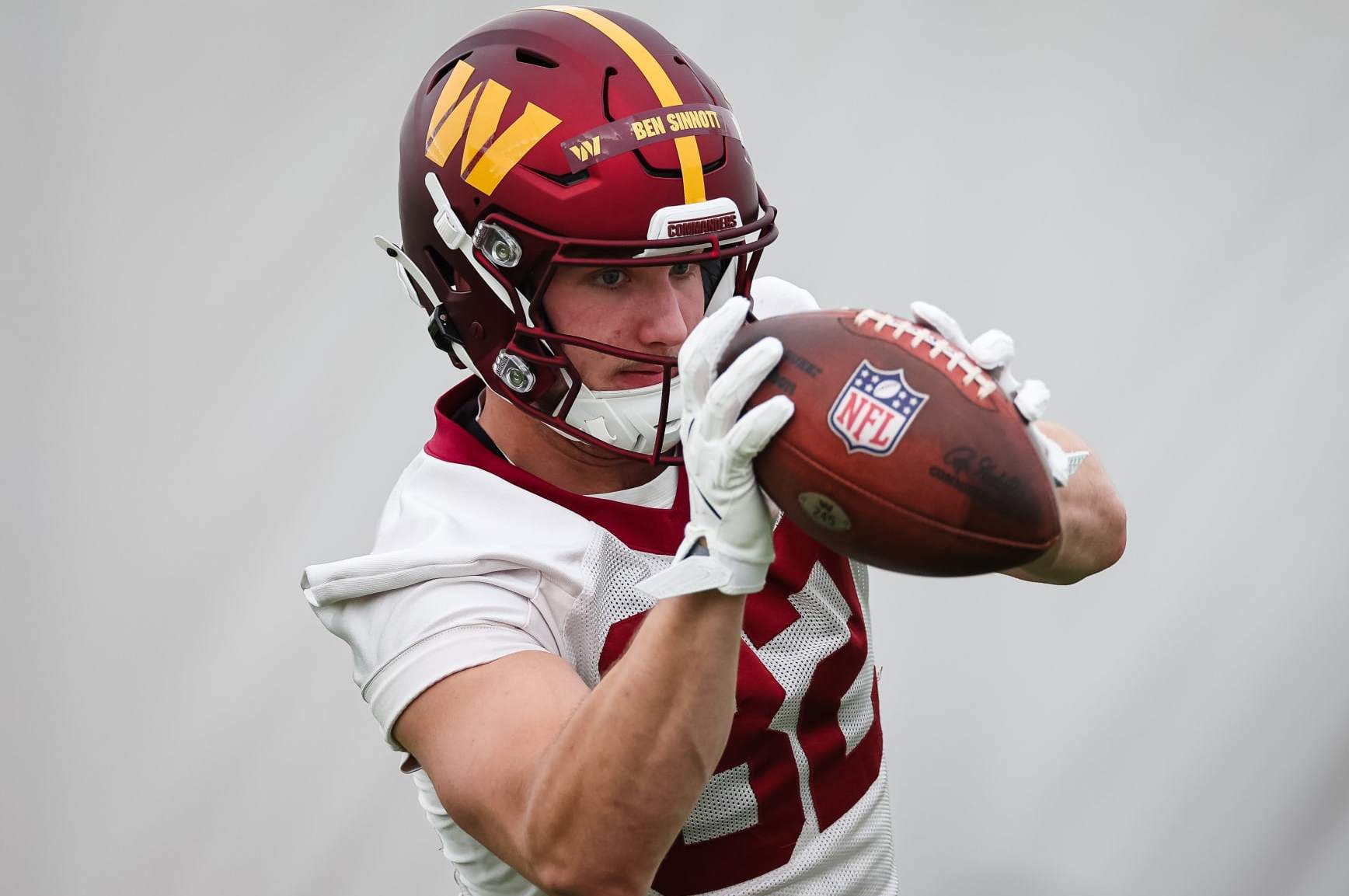 ASHBURN, VA - MAY 10: Ben Sinnott #82 of the Washington Commanders catches a pass during Washington Commanders Rookie Minicamp at OrthoVirginia Training Center on May 10, 2024 in Ashburn, Virginia. (Photo by Scott Taetsch/Getty Images)