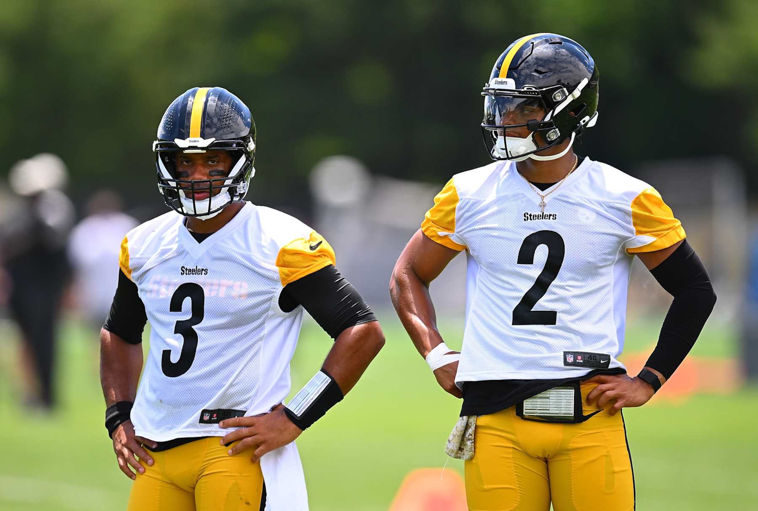 Pittsburgh Steelers quarterbacks Russell Wilson (left) and Justin Fields (right)