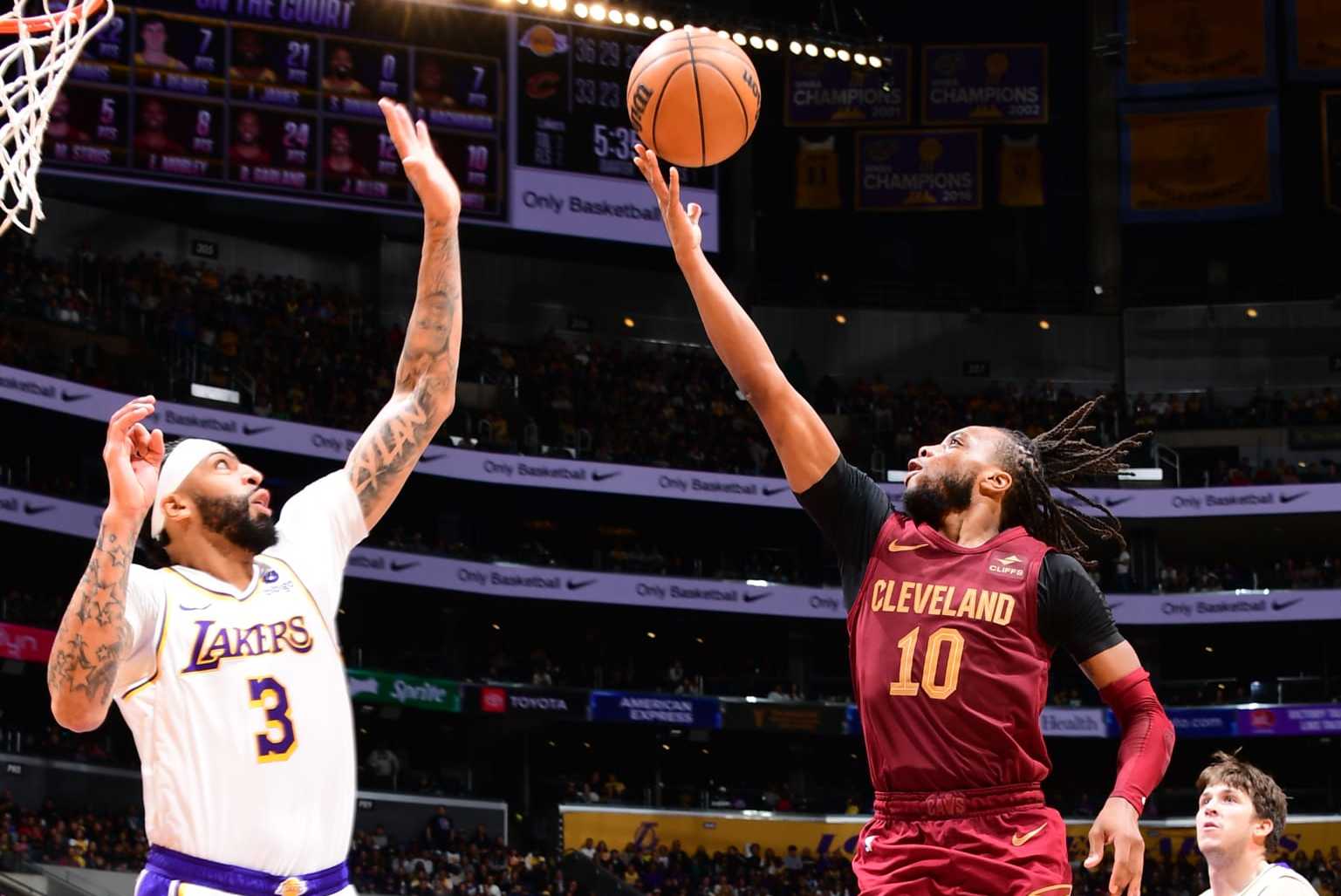 LOS ANGELES, CA - APRIL 6: Darius Garland #10 of the Cleveland Cavaliers drives to the basket during the game against the Los Angeles Lakers on April 6, 2024 at Crypto.Com Arena in Los Angeles, California. NOTE TO USER: User expressly acknowledges and agrees that, by downloading and/or using this Photograph, user is consenting to the terms and conditions of the Getty Images License Agreement. Mandatory Copyright Notice: Copyright 2024 NBAE (Photo by Adam Pantozzi/NBAE via Getty Images)