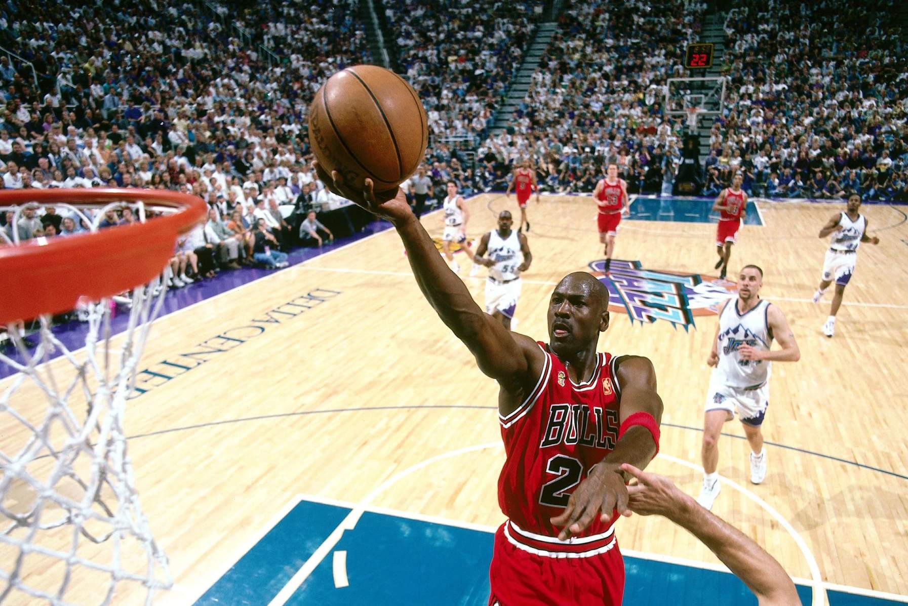 Michael Jordan Card - SP - UPPER DECK VERY RARE! WEARING BULLS