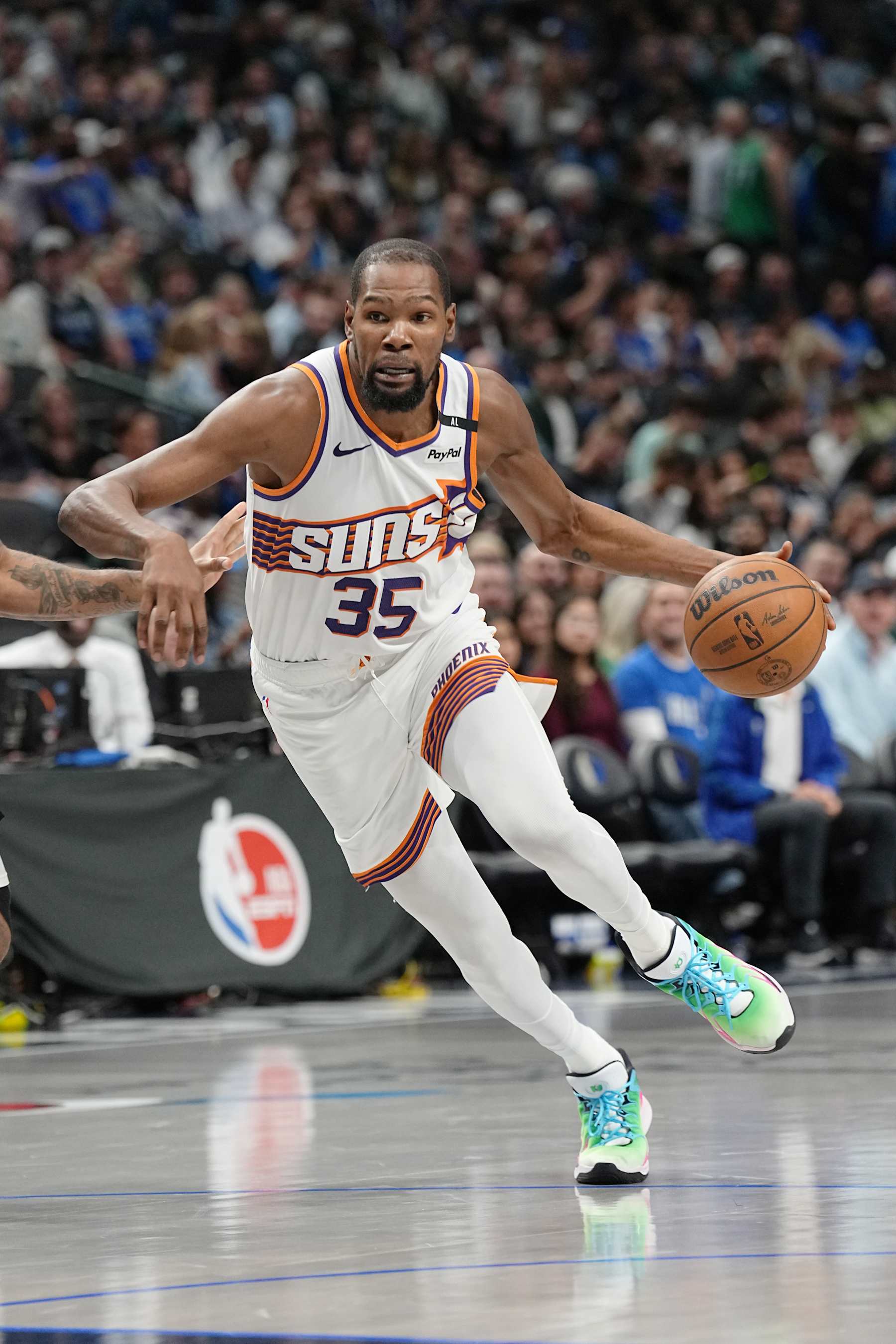 DALLAS, TX - NOVEMBER 8: Kevin Durant #35 of the Phoenix Suns dribbles the ball during the game against the Dallas Mavericks on November 6, 2024 at the American Airlines Center in Dallas, Texas. NOTE TO USER: User expressly acknowledges and agrees that, by downloading and or using this photograph, User is consenting to the terms and conditions of the Getty Images License Agreement. Mandatory Copyright Notice: Copyright 2024 NBAE (Photo by Glenn James/NBAE via Getty Images)