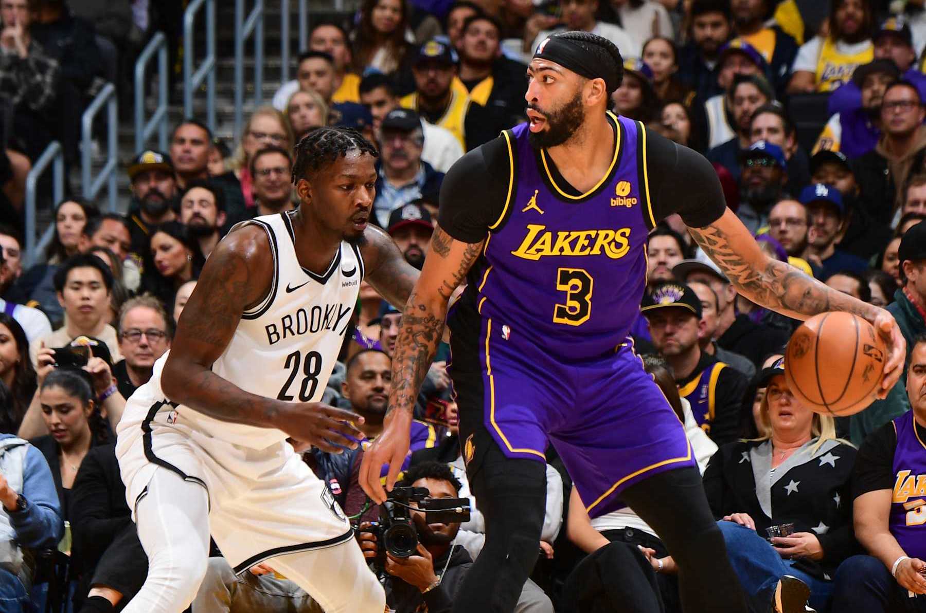 LOS ANGELES, CA - JANUARY 19:  Dorian Finney-Smith #28 of the Brooklyn Nets plays defense during the game  against Anthony Davis #3 of the Los Angeles Lakers on January 19, 2024 at Crypto.Com Arena in Los Angeles, California. NOTE TO USER: User expressly acknowledges and agrees that, by downloading and/or using this Photograph, user is consenting to the terms and conditions of the Getty Images License Agreement. Mandatory Copyright Notice: Copyright 2024 NBAE (Photo by Adam Pantozzi/NBAE via Getty Images)