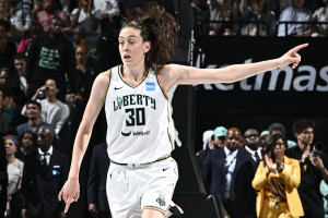 Look: WNBA Star Sabrina Ionescu Just Made Impressive History - The Spun:  What's Trending In The Sports World Today
