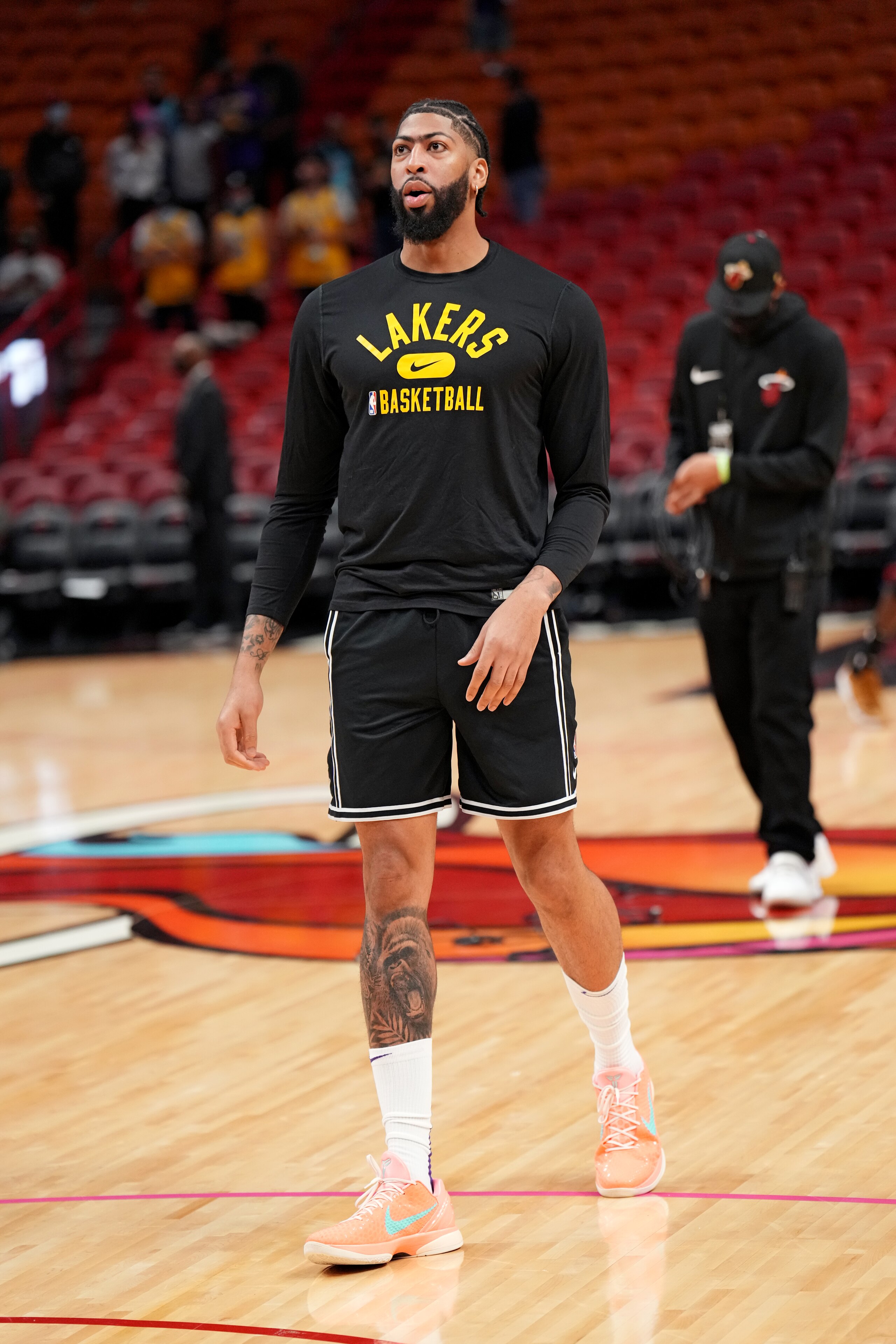 MIAMI, FL - JANUARY 23: Anthony Davis #3 of the Los Angeles Lakers warms up before a game against the Miami Heat on January 23, 2022 at The FTX Arena in Miami, Florida. NOTE TO USER: User expressly acknowledges and agrees that, by downloading and/or using this Photograph, user is consenting to the terms and conditions of the Getty Images License Agreement. Mandatory Copyright Notice: Copyright 2022 NBAE (Photo by Jesse D. Garrabrant/NBAE via Getty Images)