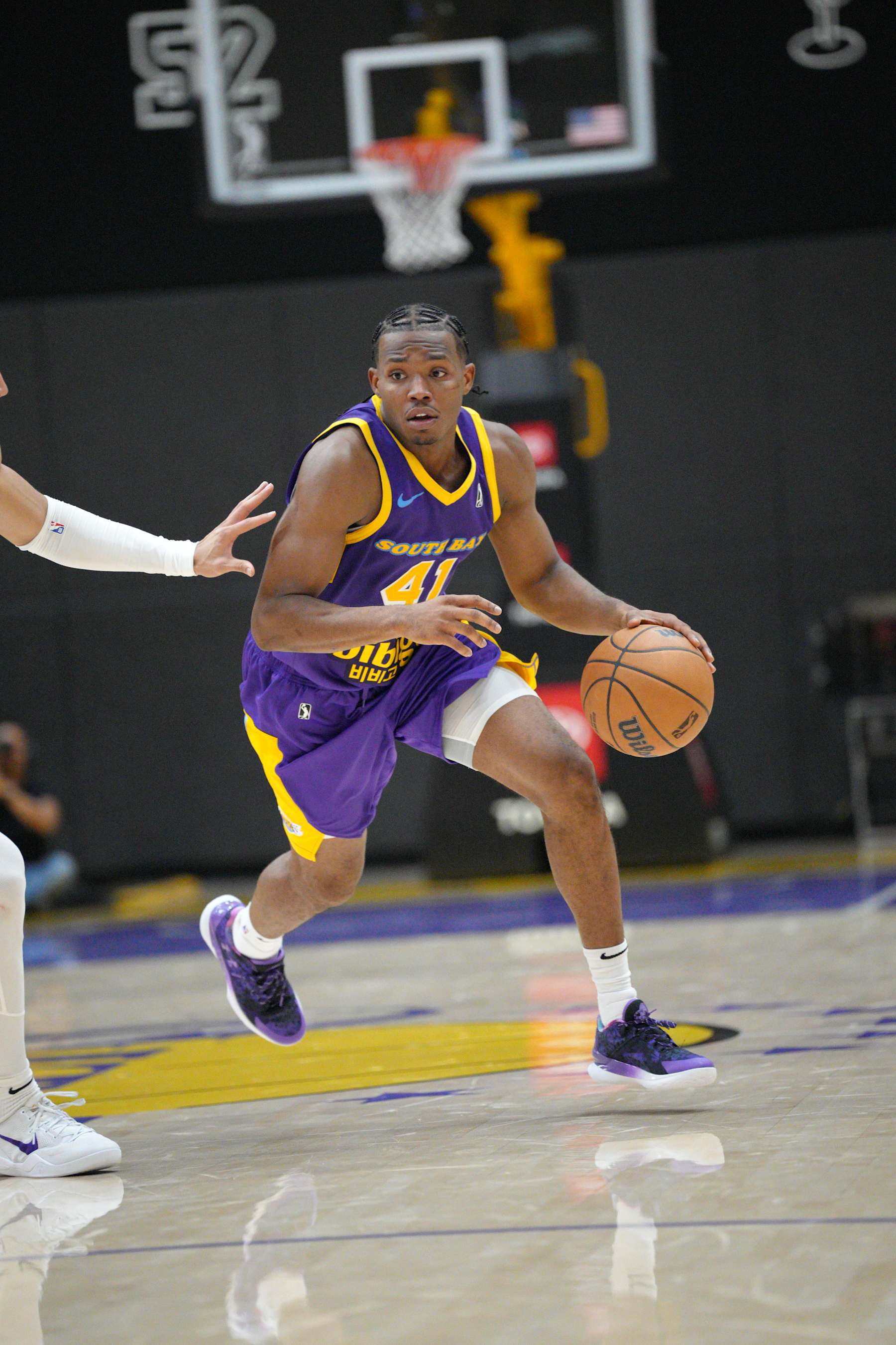 EL SEGUNDO, CA - NOVEMBER 17: Quincy Olivari #41 of the South Bay Lakers dribbles up the floor during the game against the Stockton Kings on November 17, 2024 at UCLA Health Training Center in El Segundo, California. NOTE TO USER: User expressly acknowledges and agrees that, by downloading and or using this photograph, User is consenting to the terms and conditions of the Getty Images License Agreement. Mandatory Copyright Notice: Copyright 2024 NBAE (Photo by AJ Johnson/NBAE via Getty Images)