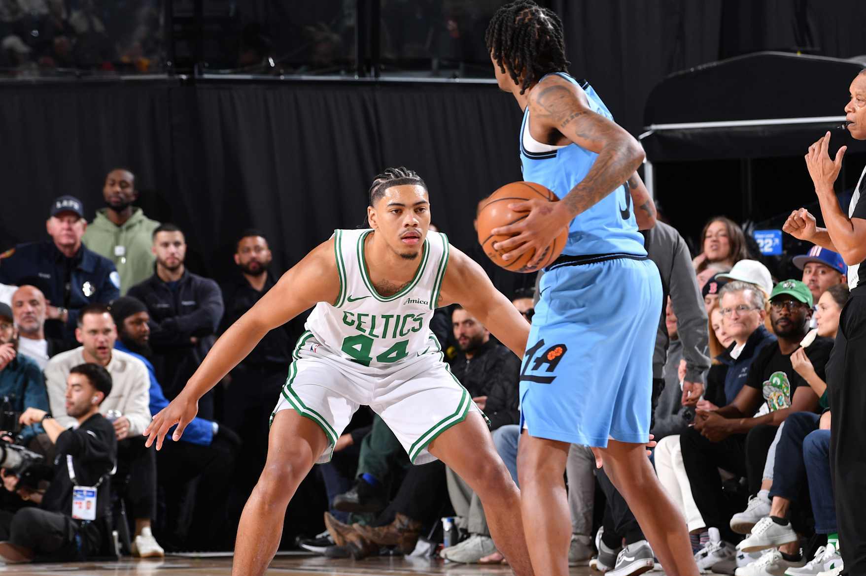 INGLEWOOD, CA - JANUARY 22: Jaden Springer #44 of the Boston Celtics plays defense during the game against the LA Clippers on January 22, 2025 at Intuit Dome in Los Angeles, California. NOTE TO USER: User expressly acknowledges and agrees that, by downloading and/or using this Photograph, user is consenting to the terms and conditions of the Getty Images License Agreement. Mandatory Copyright Notice: Copyright 2025 NBAE (Photo by Juan Ocampo/NBAE via Getty Images)