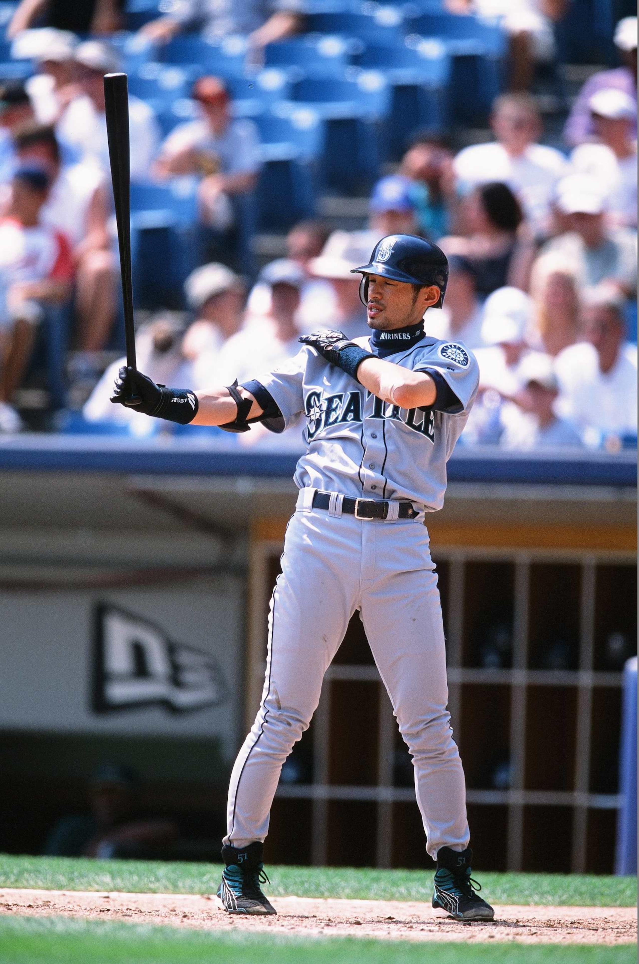 CHICAGO, IL - AUGUST 11: Ichiro Suzuki of the Seattle Mariners bats against the Chicago White Sox at Comiskey Park on August 11, 2002 in Chicago, Illinois.  (Photo by Sporting News via Getty Images via Getty Images) 