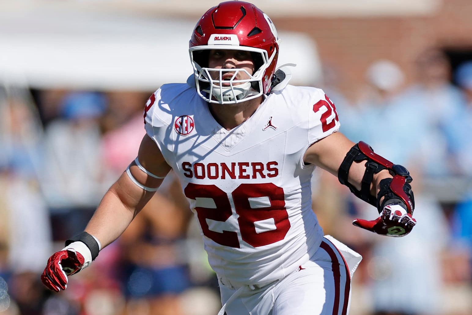OXFORD, MS - OCTOBER 26: Oklahoma Sooners linebacker Danny Stutsman (28) pursues a play on defense during a college football game against the Mississippi Rebels on October 26, 2024 at Vaught-Hemingway Stadium in Oxford, Mississippi. (Photo by Joe Robbins/Icon Sportswire via Getty Images)