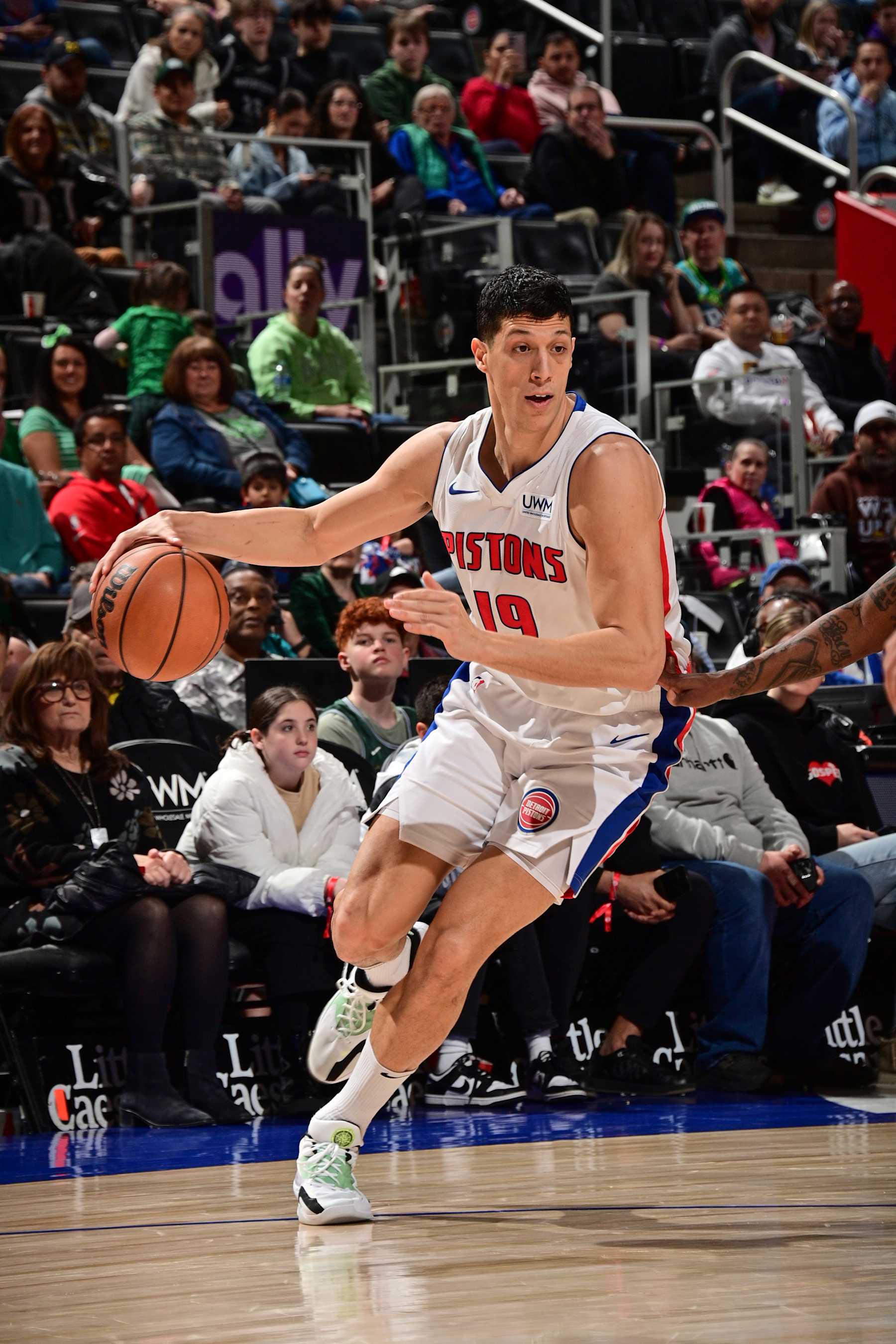 DETROIT, MI - MARCH 17: Simone Fontecchio #19 of the Detroit Pistons goes to the basket during the game on March 17, 2024 at Little Caesars Arena in Detroit, Michigan. NOTE TO USER: User expressly acknowledges and agrees that, by downloading and/or using this photograph, User is consenting to the terms and conditions of the Getty Images License Agreement. Mandatory Copyright Notice: Copyright 2024 NBAE (Photo by Chris Schwegler/NBAE via Getty Images)