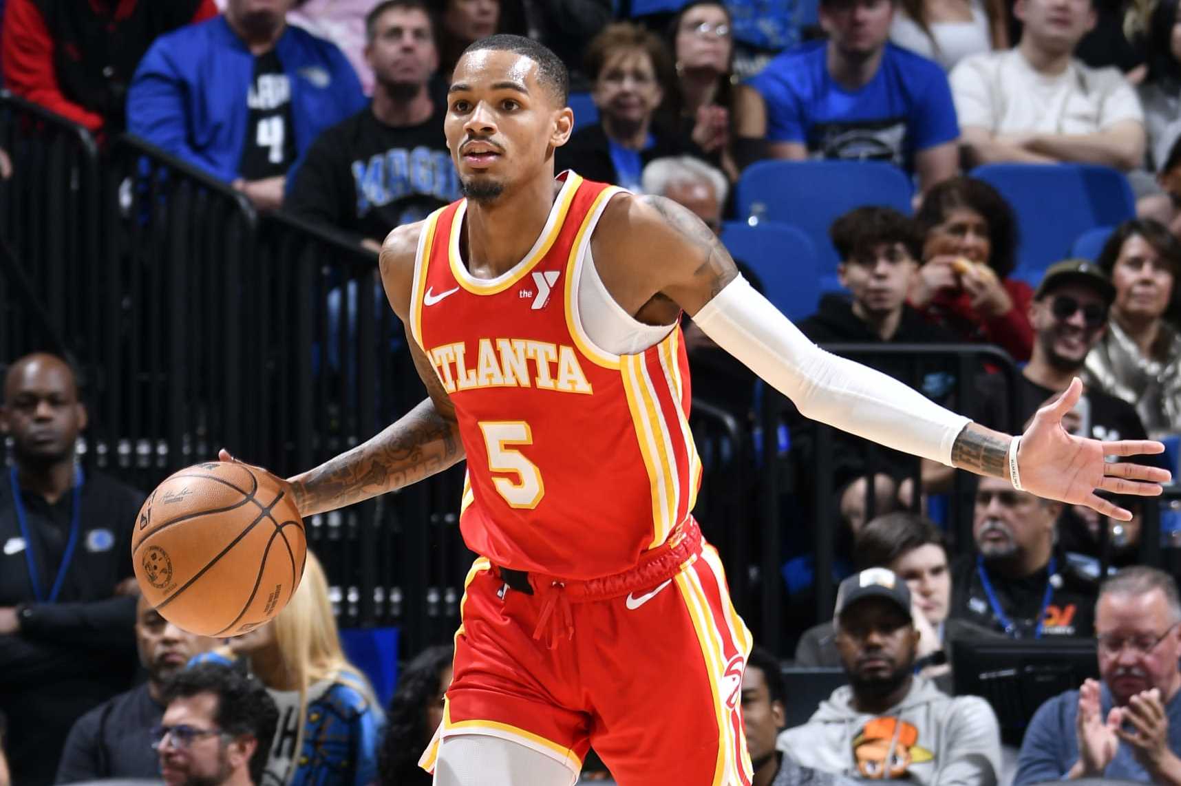 ORLANDO, FL - JANUARY 7: Dejounte Murray #5 of the Atlanta Hawks handles the ball during the game against the Orlando Magic on January 7, 2024 at the Kia Center in Orlando, Florida. NOTE TO USER: User expressly acknowledges and agrees that, by downloading and or using this photograph, User is consenting to the terms and conditions of the Getty Images License Agreement. Mandatory Copyright Notice: Copyright 2024 NBAE (Photo by Fernando Medina/NBAE via Getty Images)