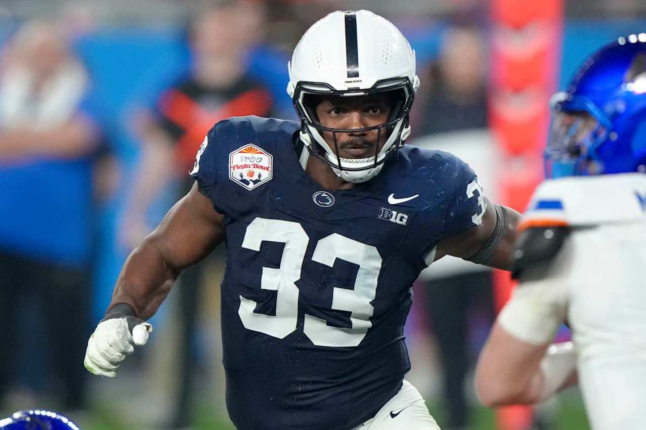 GLENDALE, ARIZONA - DECEMBER 31: Dani Dennis-Sutton #33 of the Penn State Nittany Lions rushes the quarterback during the second half of the Fiesta Bowl game against the Boise State Broncos at State Farm Stadium on December 31, 2024 in Glendale, Arizona. (Photo by CFP/Getty Images)