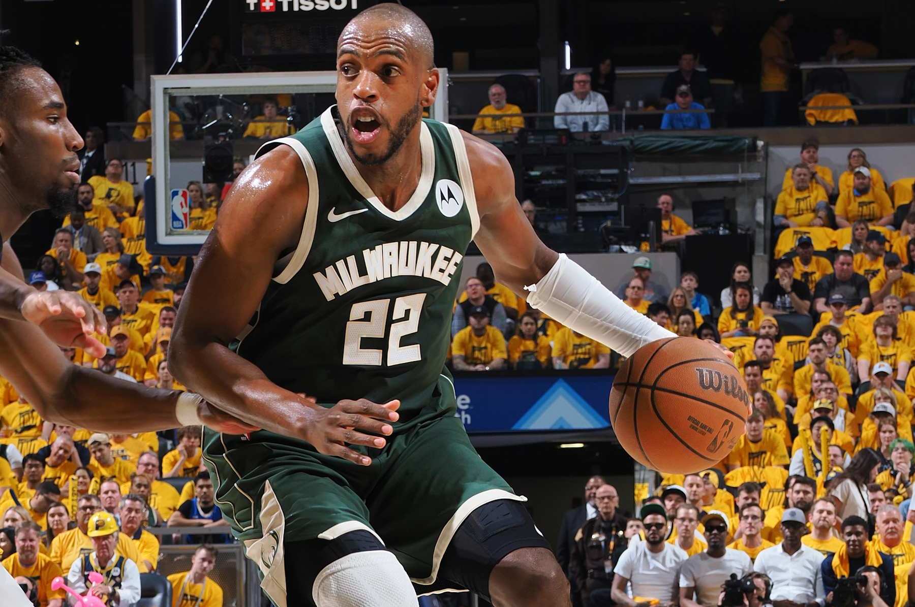 INDIANAPOLIS, IN - MAY 2:  Khris Middleton #22 of the Milwaukee Bucks handles the ball during the game against the Indiana Pacers during Round 1 Game 6 of the 2024 NBA Playoffs on May 2, 2024 at Gainbridge Fieldhouse in Indianapolis, Indiana. NOTE TO USER: User expressly acknowledges and agrees that, by downloading and or using this Photograph, user is consenting to the terms and conditions of the Getty Images License Agreement. Mandatory Copyright Notice: Copyright 2024 NBAE (Photo by Ron Hoskins/NBAE via Getty Images)