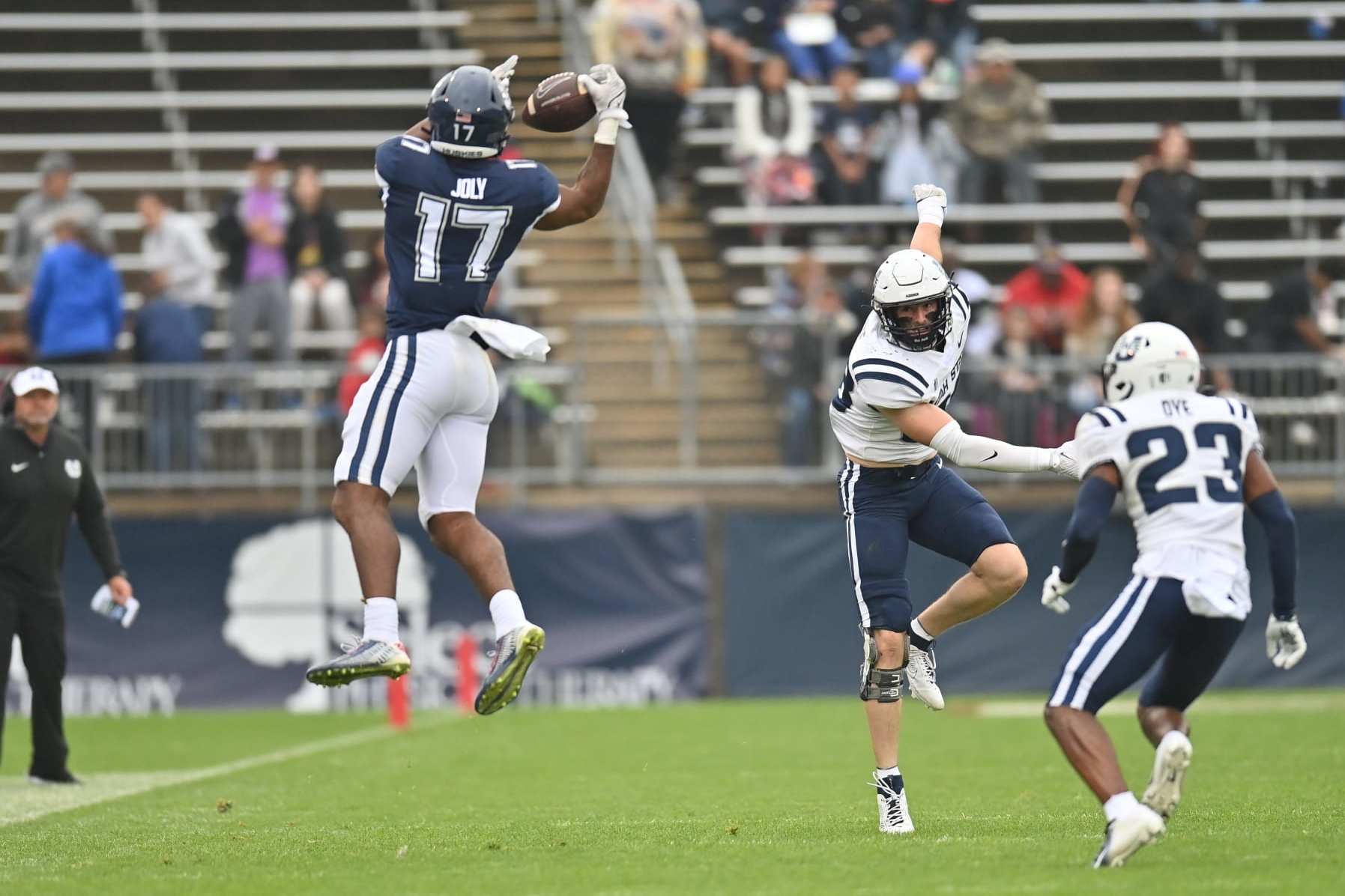 EAST HARTFORD, CT - SEPTEMBER 30: Connecticut Huskies tight end Justin Joly (17) makes the catch during the game as the Utah State Aggies take on the UConn Huskies on September 30, 2023, at the Rentschler Field in East Hartford, Connecticut. (Photo by Williams Paul/Icon Sportswire via Getty Images)