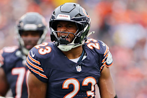Kareem Hunt, Roschon Johnson, Jaylen Wright, Top Waiver-Wire RBs After Achane Injury
