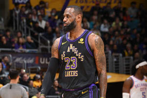 NBA Fan Ejected After Hugging LeBron James on Video During Lakers Game vs. Thunder