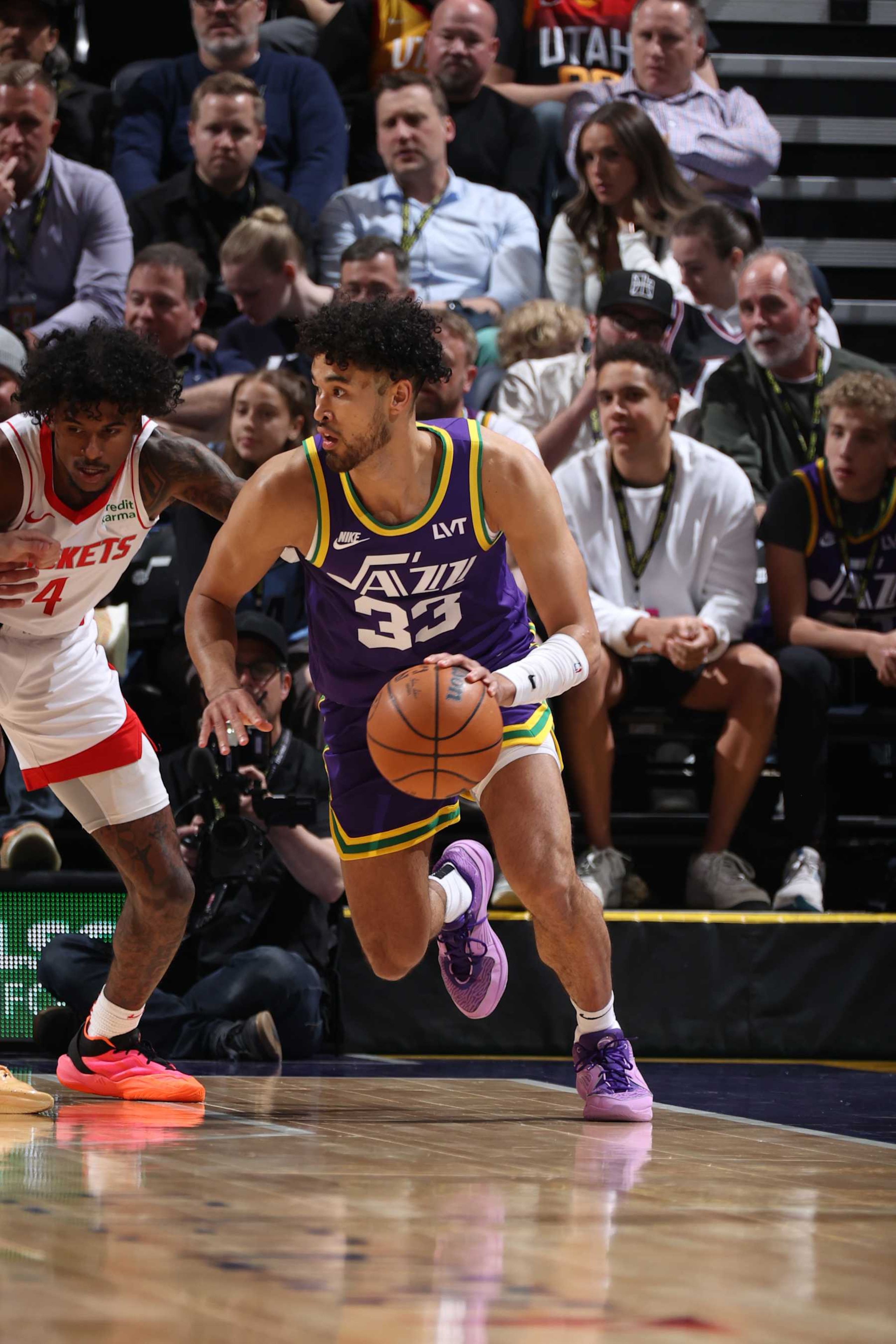 SALT LAKE CITY, UT - APRIL 11:  Johnny Juzang #33 of the Utah Jazz handles the ball during the game against the Houston Rockets on April 11, 2024 at Delta Center in Salt Lake City, Utah. NOTE TO USER: User expressly acknowledges and agrees that, by downloading and or using this Photograph, User is consenting to the terms and conditions of the Getty Images License Agreement. Mandatory Copyright Notice: Copyright 2024 NBAE (Photo by Melissa Majchrzak/NBAE via Getty Images)