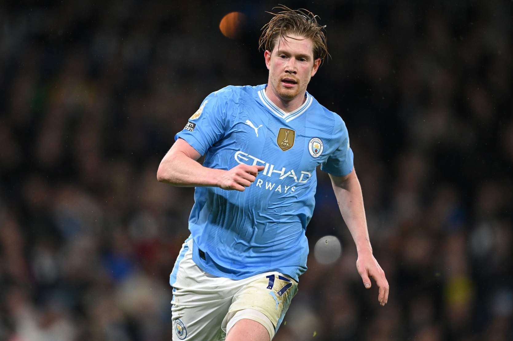 MANCHESTER, ENGLAND - FEBRUARY 17: Kevin De Bruyne of Manchester City during the Premier League match between Manchester City and Chelsea FC at Etihad Stadium on February 17, 2024 in Manchester, England. (Photo by Shaun Botterill/Getty Images)