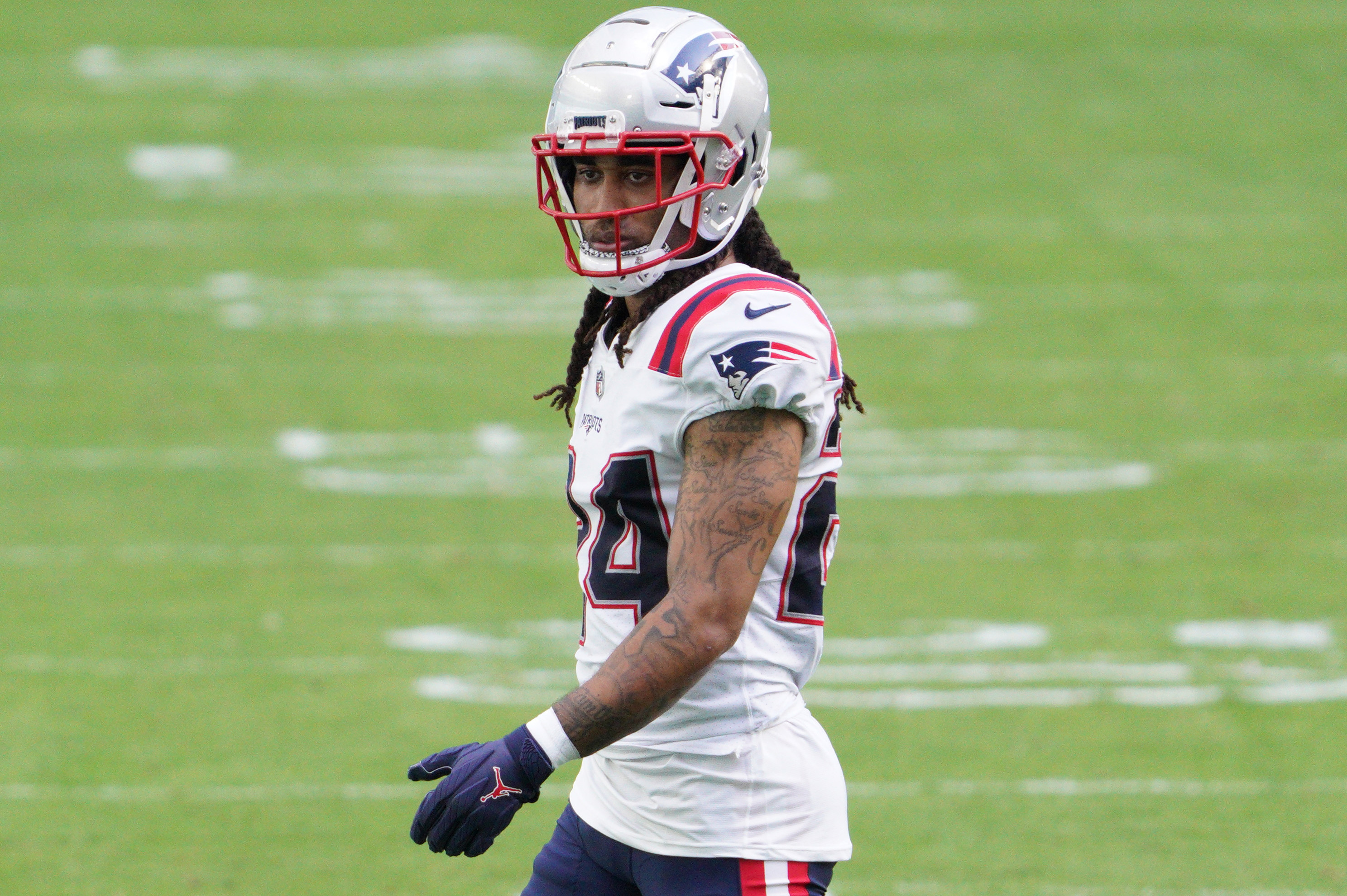MIAMI GARDENS, FLORIDA - DECEMBER 20: Stephon Gilmore #24 of the New England Patriots in action against the Miami Dolphins at Hard Rock Stadium on December 20, 2020 in Miami Gardens, Florida. (Photo by Mark Brown/Getty Images) MIAMI GARDENS, FLORIDA - DECEMBER 20: Stephon Gilmore #24 of the New England Patriots in action against the Miami Dolphins at Hard Rock Stadium on December 20, 2020 in Miami Gardens, Florida. (Photo by Mark Brown/Getty Images)