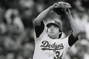 Fernando Valenzuela Dies at 63; Dodgers Legend Won 1981 MLB World Series, NL Cy Young