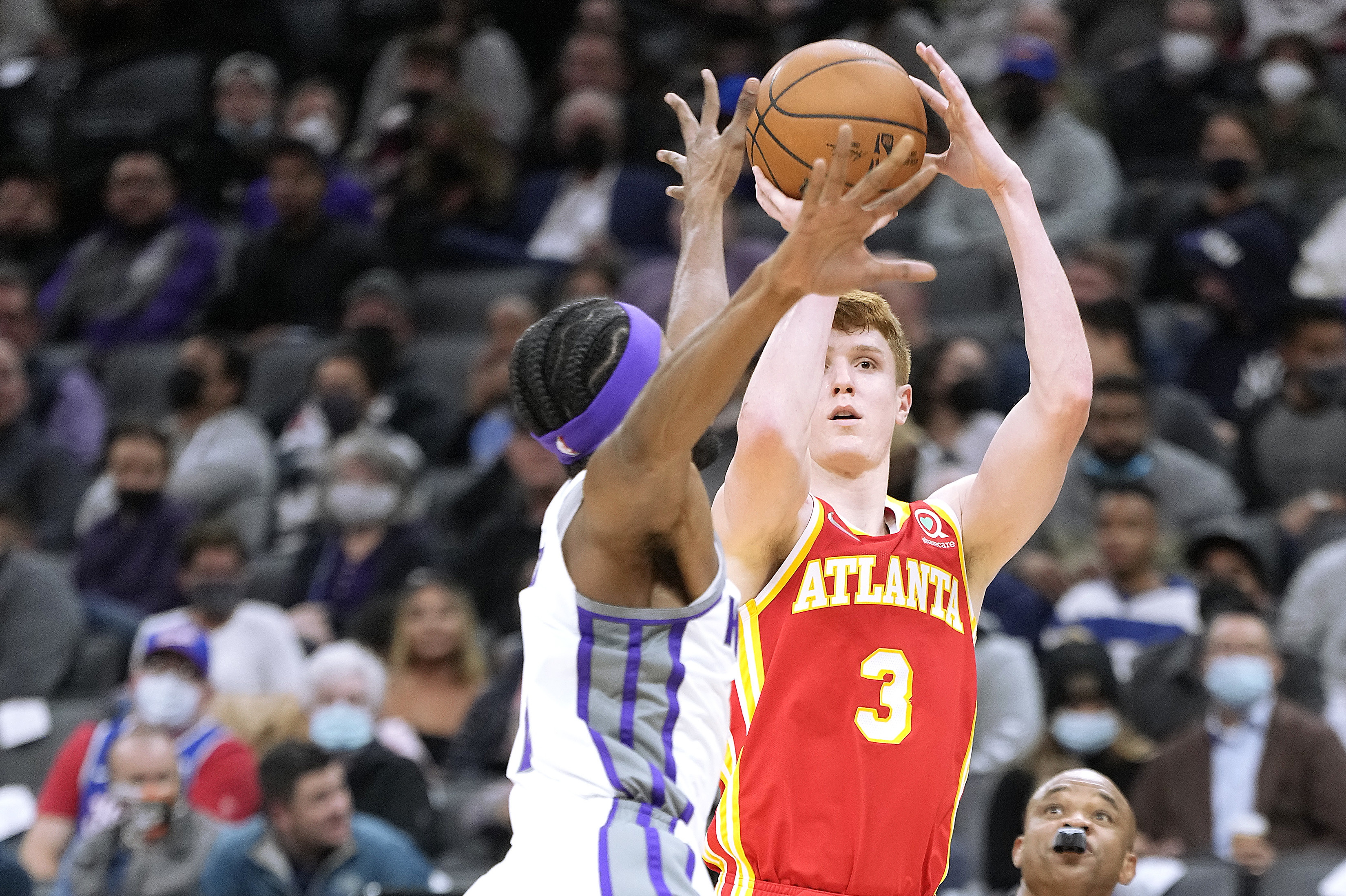Sources -- Atlanta Hawks trade Kevin Huerter to Sacramento Kings for Justin  Holiday, Mo Harkless, future first-round pick - ESPN