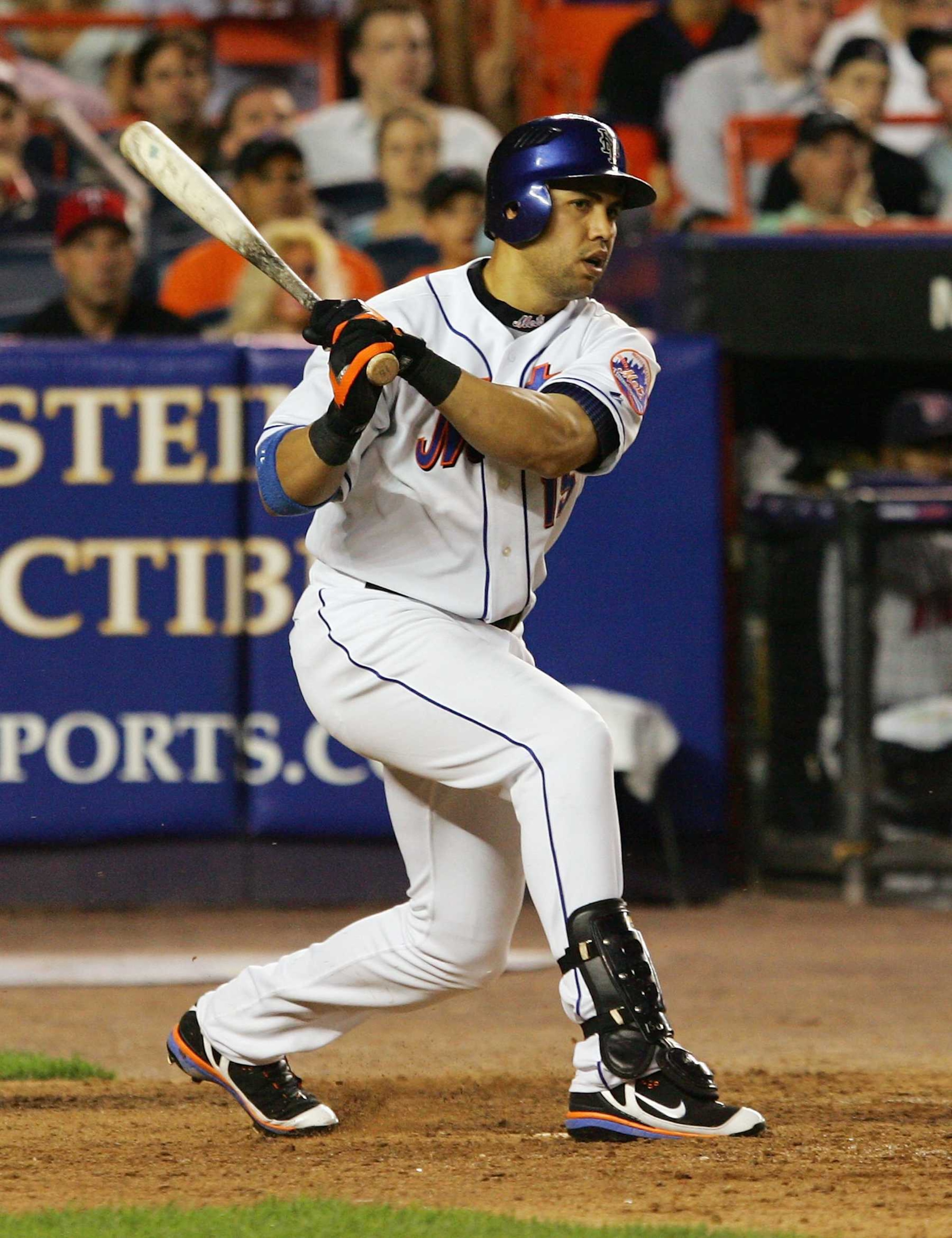 NEW YORK - JUNE 18: Carlos Beltran #15 of the New York Mets bats against the Minnesota Twins during their interleague game at Shea Stadium June 18, 2007 in the Flushing neighborhood of the Queens borough of New York City. (Photo by Jim McIsaac/Getty Images) 