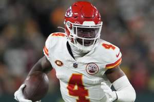 Chiefs' Rashee Rice Turns Himself in After Arrest Warrant Issued Following Car Crash