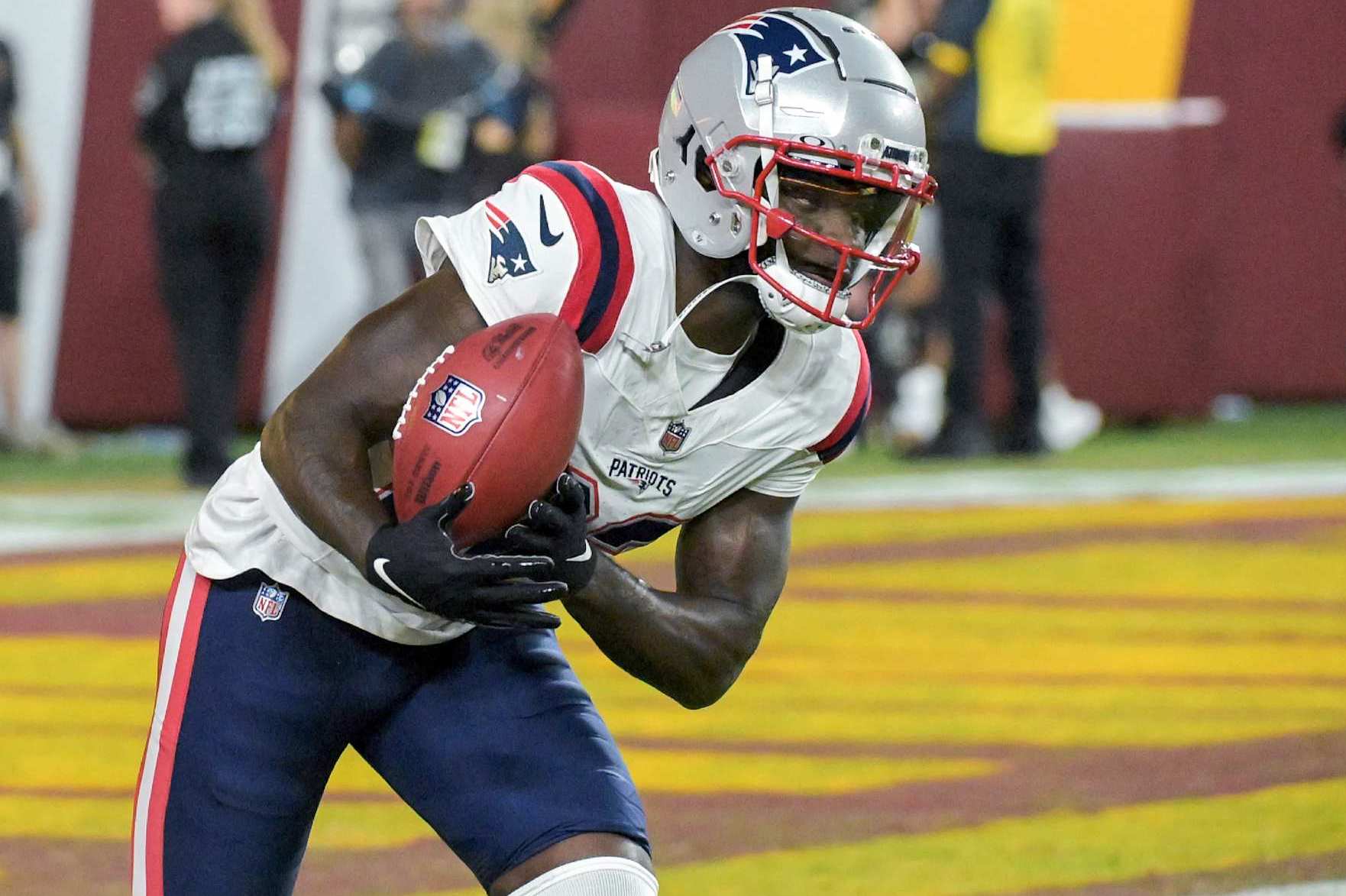 LANDOVER, MD - AUGUST 25: New England Patriots wide receiver Jalen Reagor (83) returns a kickoff during the pre season NFL game between the New England Patriots and the Washington Commanders on August 25, 2024 at Commanders Field in Landover, MD.  (Photo by Mark Goldman/Icon Sportswire via Getty Images)