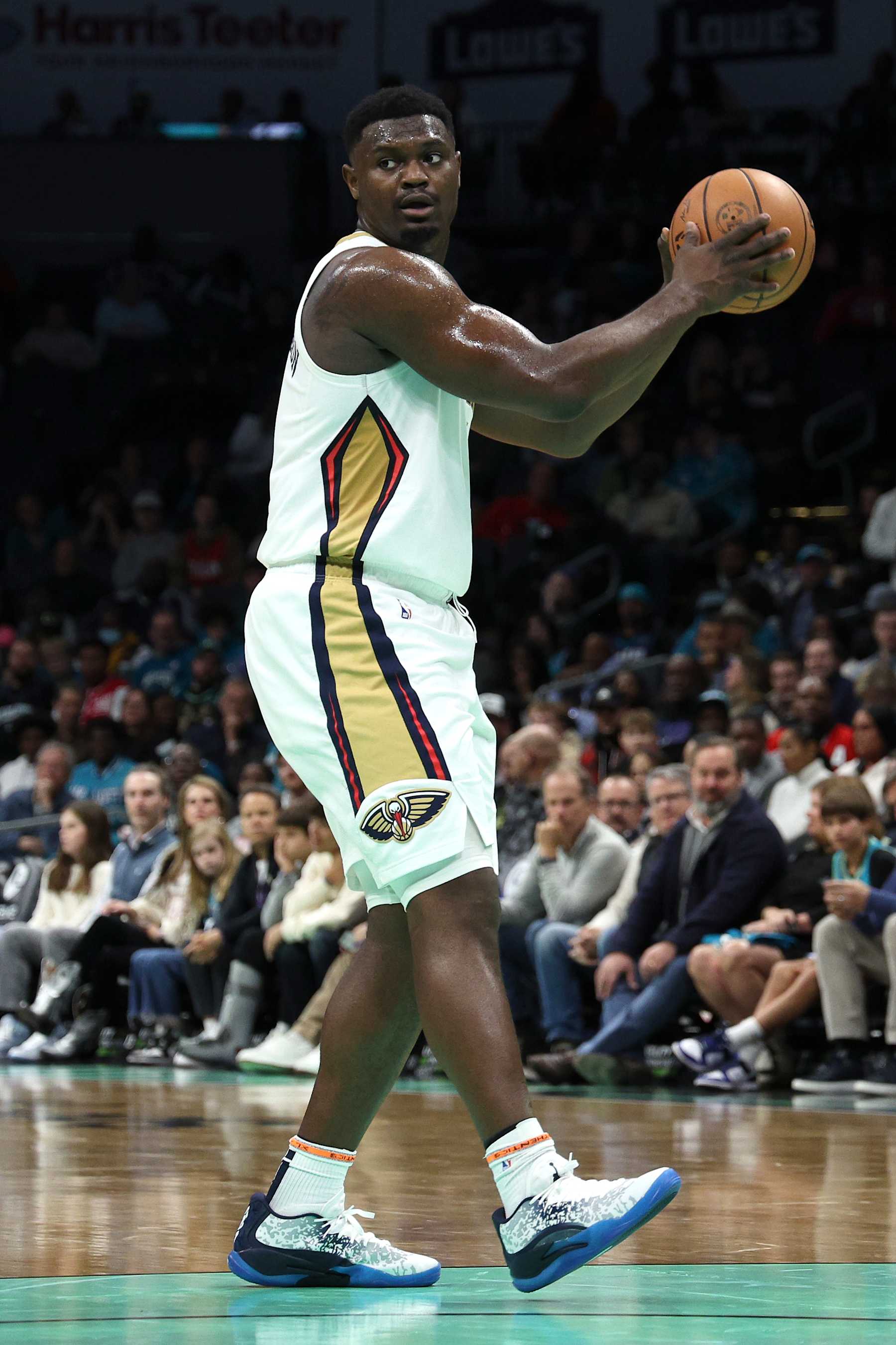 CHARLOTTE, NORTH CAROLINA - DECEMBER 15:  Zion Williamson #1 of the New Orleans Pelicans looks to pass during the second period of the game against the Charlotte Hornets at Spectrum Center on December 15, 2023 in Charlotte, North Carolina. NOTE TO USER: User expressly acknowledges and agrees that, by downloading and or using this photograph, User is consenting to the terms and conditions of the Getty Images License Agreement. (Photo by Jared C. Tilton/Getty Images)