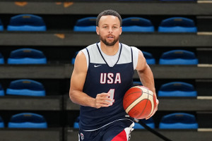 Video: Stephen Curry Trades 2024 Olympic Pins with Team USA During Opening Ceremonies