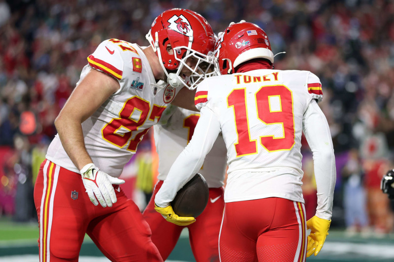 GLENDALE, ARIZONA - FEBRUARY 12: Kadarius Toney #19 of the Kansas City Chiefs celebrates with Travis Kelce #87 of the Kansas City Chiefs after a five yard touchdown reception against the Philadelphia Eagles during the fourth quarter in Super Bowl LVII at State Farm Stadium on February 12, 2023 in Glendale, Arizona. (Photo by Gregory Shamus/Getty Images)