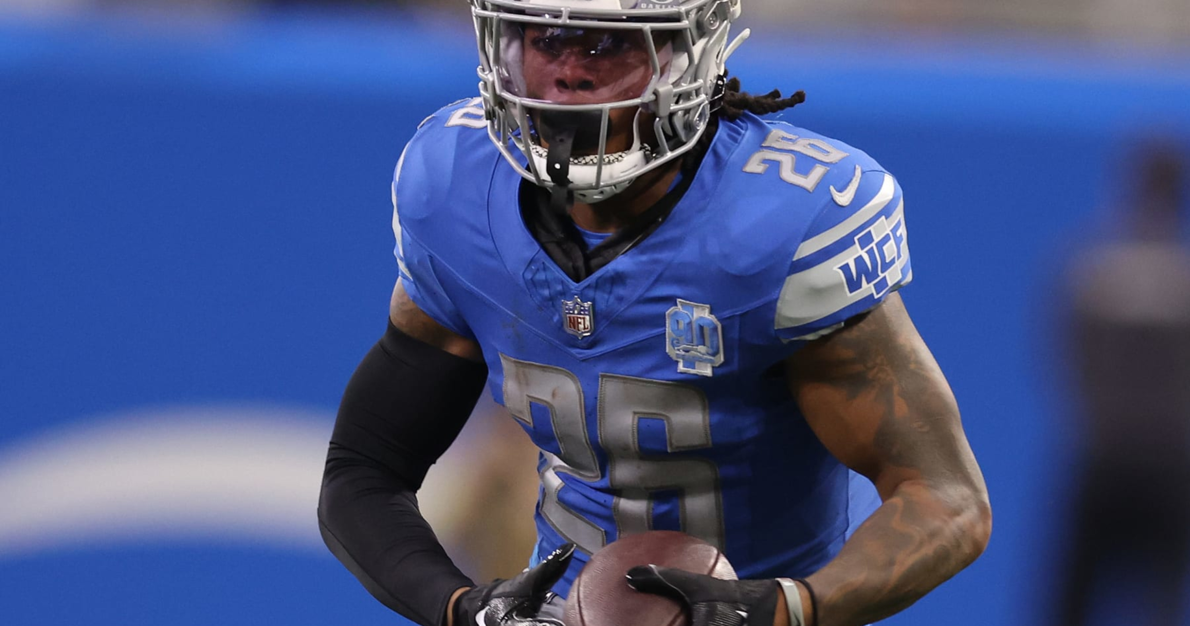 Lions' Jahmyr Gibbs Downgraded to Doubtful vs. Panthers with Hamstring Injury