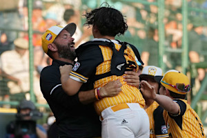 Fans Celebrate Florida Winning 2024 LLWS World Championship Bracket in Extra Innings