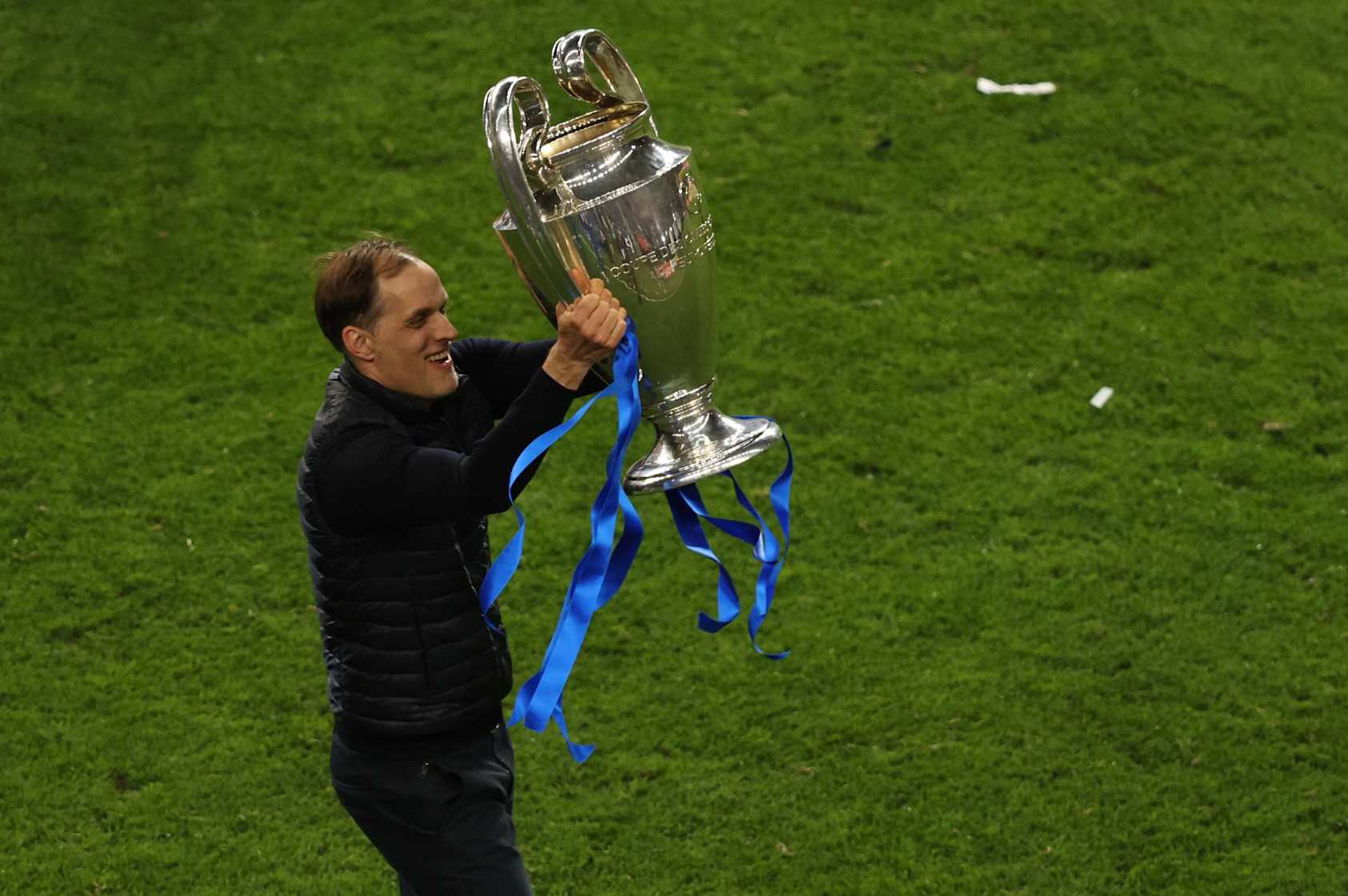 PORTO, PORTUGAL - MAY 29: Thomas Tuchel the head coach / manager of Chelsea celebrates with the UEFA Champions League trophy during the UEFA Champions League Final between Manchester City and Chelsea FC at Estadio do Dragao on May 29, 2021 in Porto, Portugal. (Photo by Matthew Ashton - AMA/Getty Images)