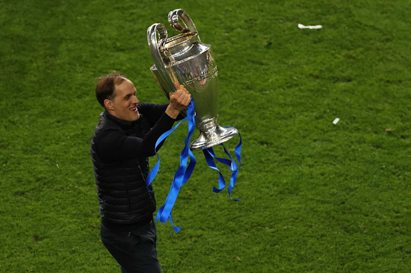 PORTO, PORTUGAL - MAY 29: Thomas Tuchel the head coach / manager of Chelsea celebrates with the UEFA Champions League trophy during the UEFA Champions League Final between Manchester City and Chelsea FC at Estadio do Dragao on May 29, 2021 in Porto, Portugal. (Photo by Matthew Ashton - AMA/Getty Images)