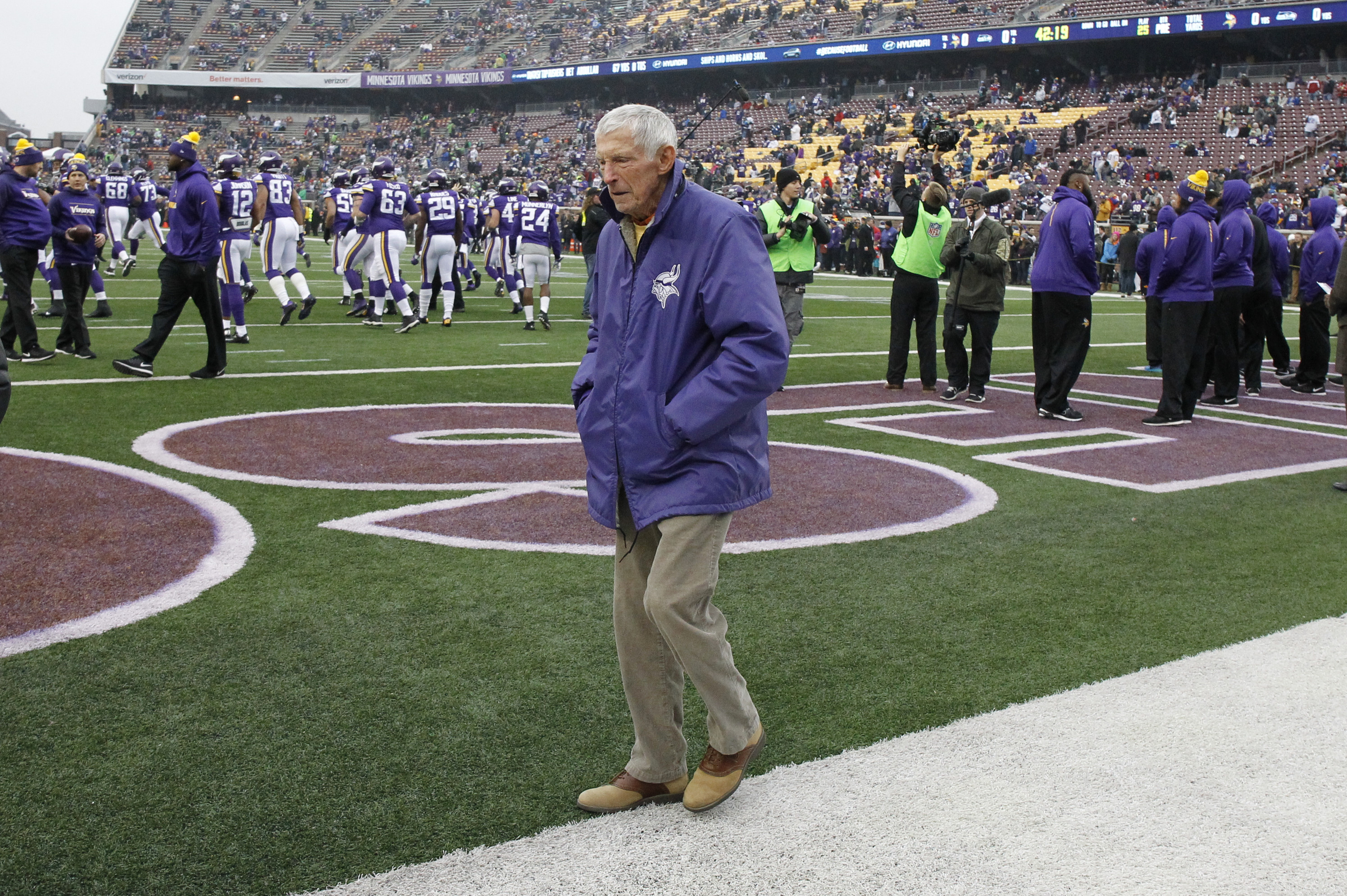 Ex-Vikings Fran Tarkenton, Chuck Foreman linked to announcement of