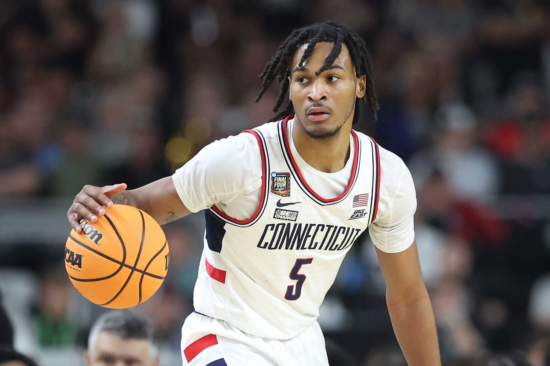 GLENDALE, ARIZONA - APRIL 08: Stephon Castle #5 of the Connecticut Huskies dribbles the ball in the first half against the Purdue Boilermakers during the NCAA Men's Basketball Tournament National Championship game at State Farm Stadium on April 08, 2024 in Glendale, Arizona. (Photo by Christian Petersen/Getty Images)