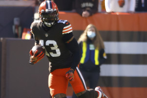 Sterling Shepard, Browns' CB Troy Hill square up after practice - Big Blue  View