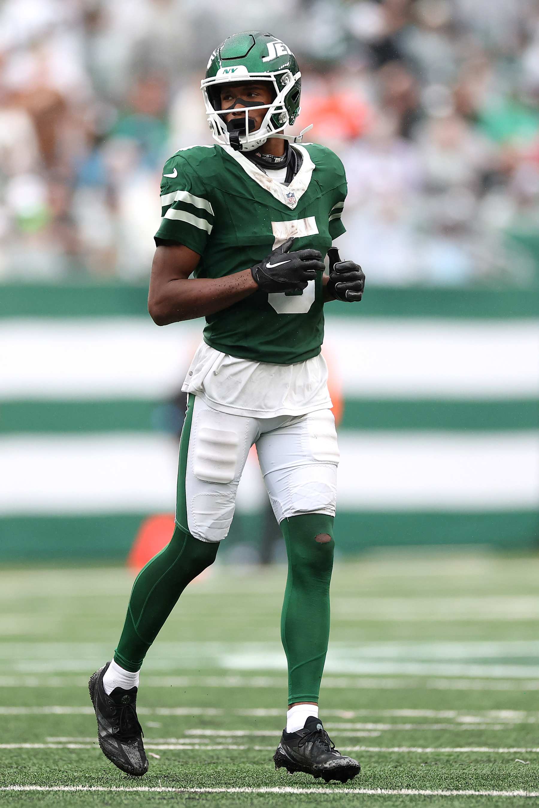 EAST RUTHERFORD, NEW JERSEY - SEPTEMBER 29: Garrett Wilson #5 of the New York Jets in action against the Denver Broncos at MetLife Stadium on September 29, 2024 in East Rutherford, New Jersey. (Photo by Luke Hales/Getty Images)