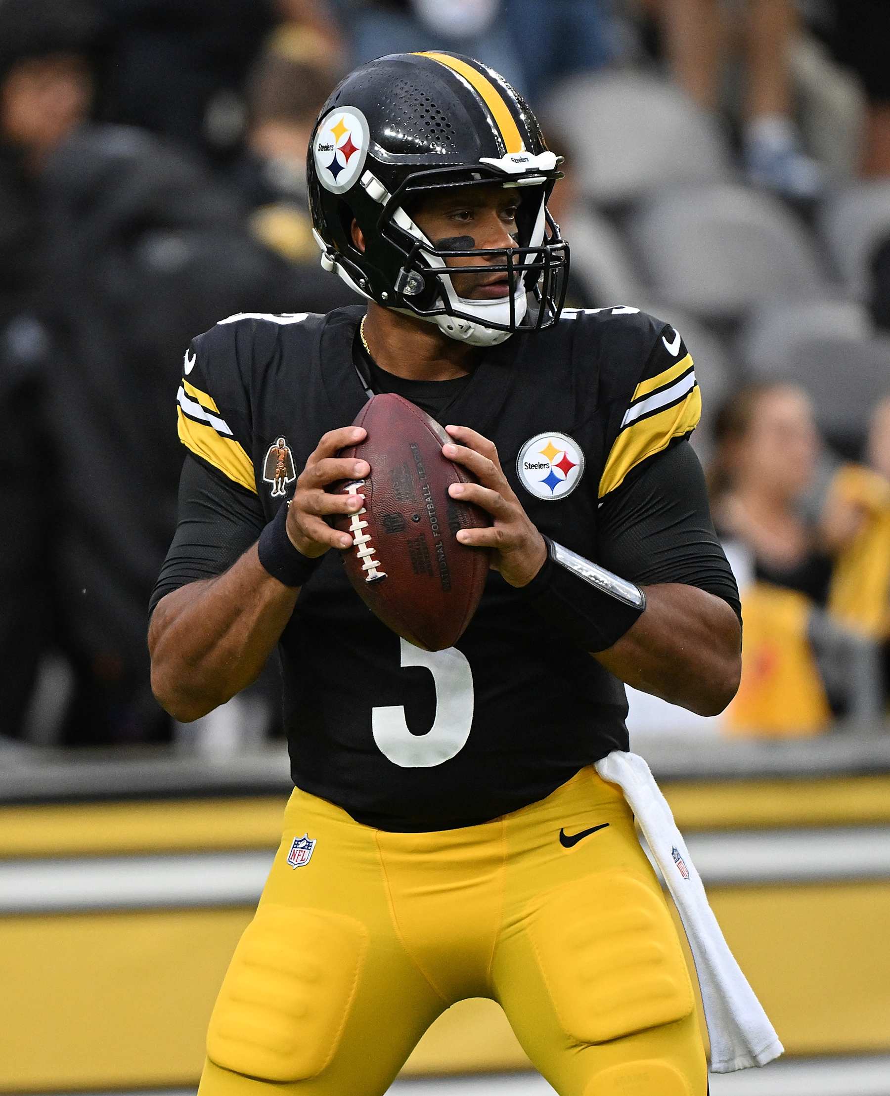 PITTSBURGH, PENNSYLVANIA - AUGUST 17: Russell Wilson #3 of the Pittsburgh Steelers warms up before the preseason game against the Buffalo Bills at Acrisure Stadium on August 17, 2024 in Pittsburgh, Pennsylvania. (Photo by Justin Berl/Getty Images)