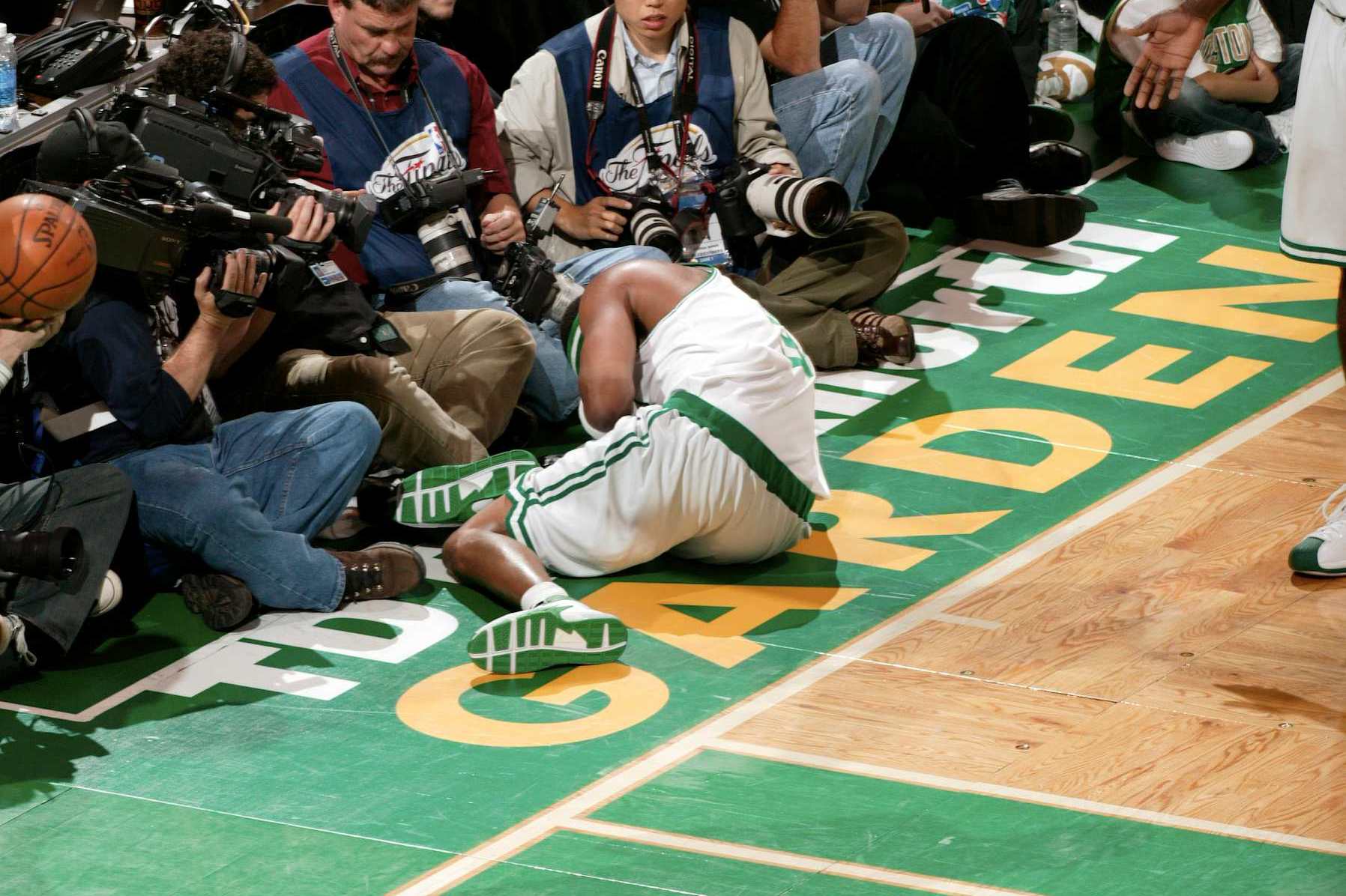 BOSTON - JUNE 5: Paul Pierce #34 of the Boston Celtics is injured against the Los Angeles Lakers during Game One of the 2008 NBA Finals on June 5, 2008 at TD Banknorth Garden in Boston, Massachusetts. NOTE TO USER:User expressly acknowledges and agrees that, by downloading and/or using this Photograph, user is consenting to the terms and conditions of the Getty Images License Agreement. Mandatory Copyright Notice: Copyright 2008 NBAE (Photo by Joe Murphy/NBAE via Getty Images)