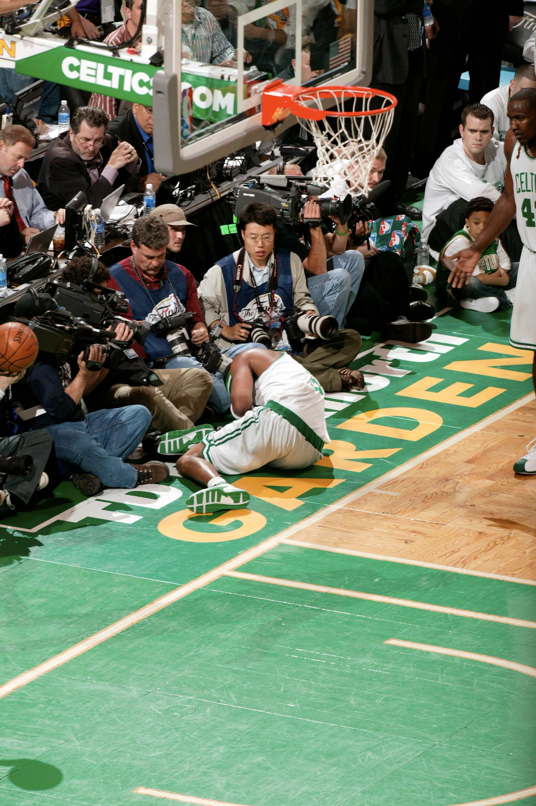 BOSTON - JUNE 5: Paul Pierce #34 of the Boston Celtics is injured against the Los Angeles Lakers during Game One of the 2008 NBA Finals on June 5, 2008 at TD Banknorth Garden in Boston, Massachusetts. NOTE TO USER:User expressly acknowledges and agrees that, by downloading and/or using this Photograph, user is consenting to the terms and conditions of the Getty Images License Agreement. Mandatory Copyright Notice: Copyright 2008 NBAE (Photo by Joe Murphy/NBAE via Getty Images)